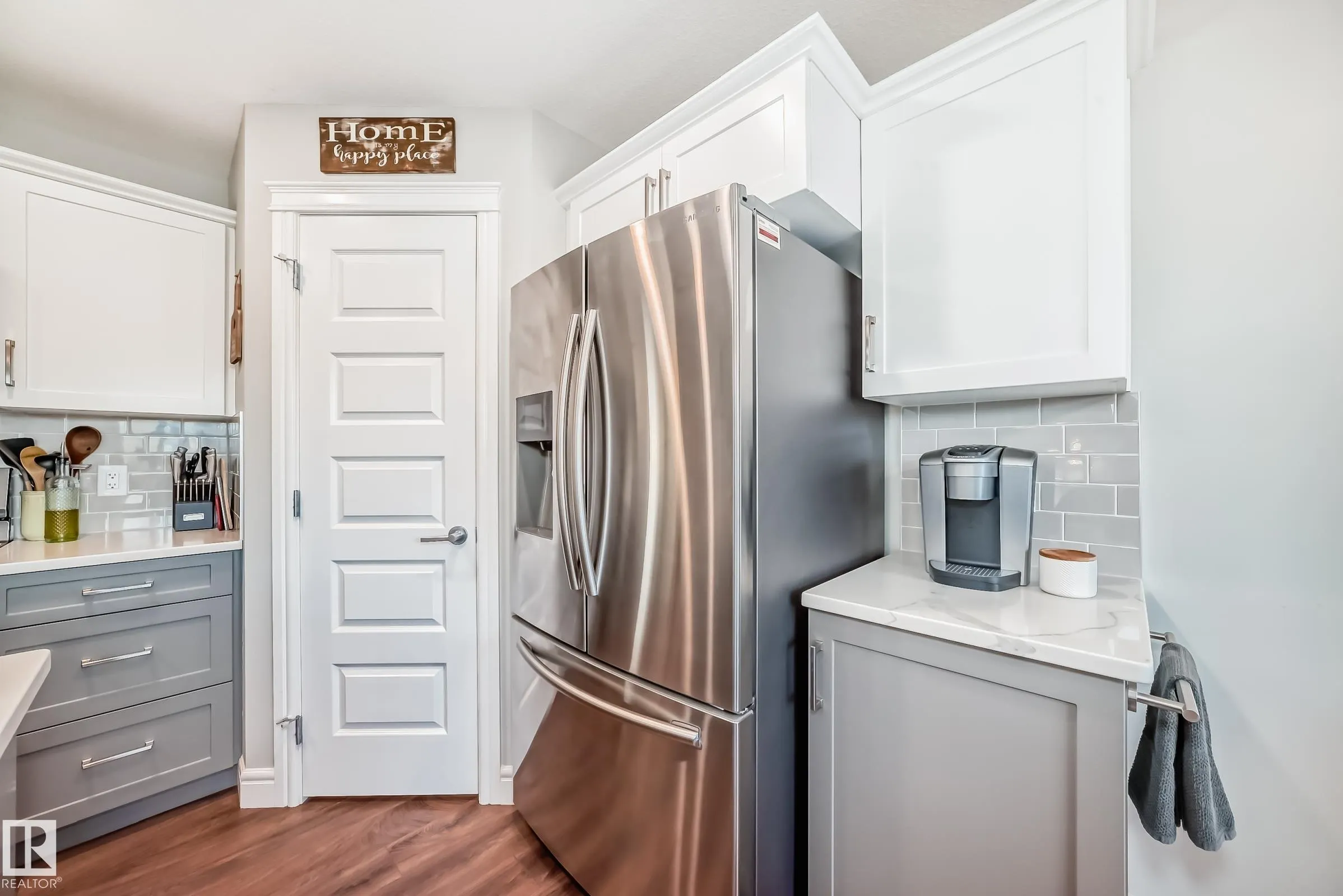 3879 ROBINS Crescent