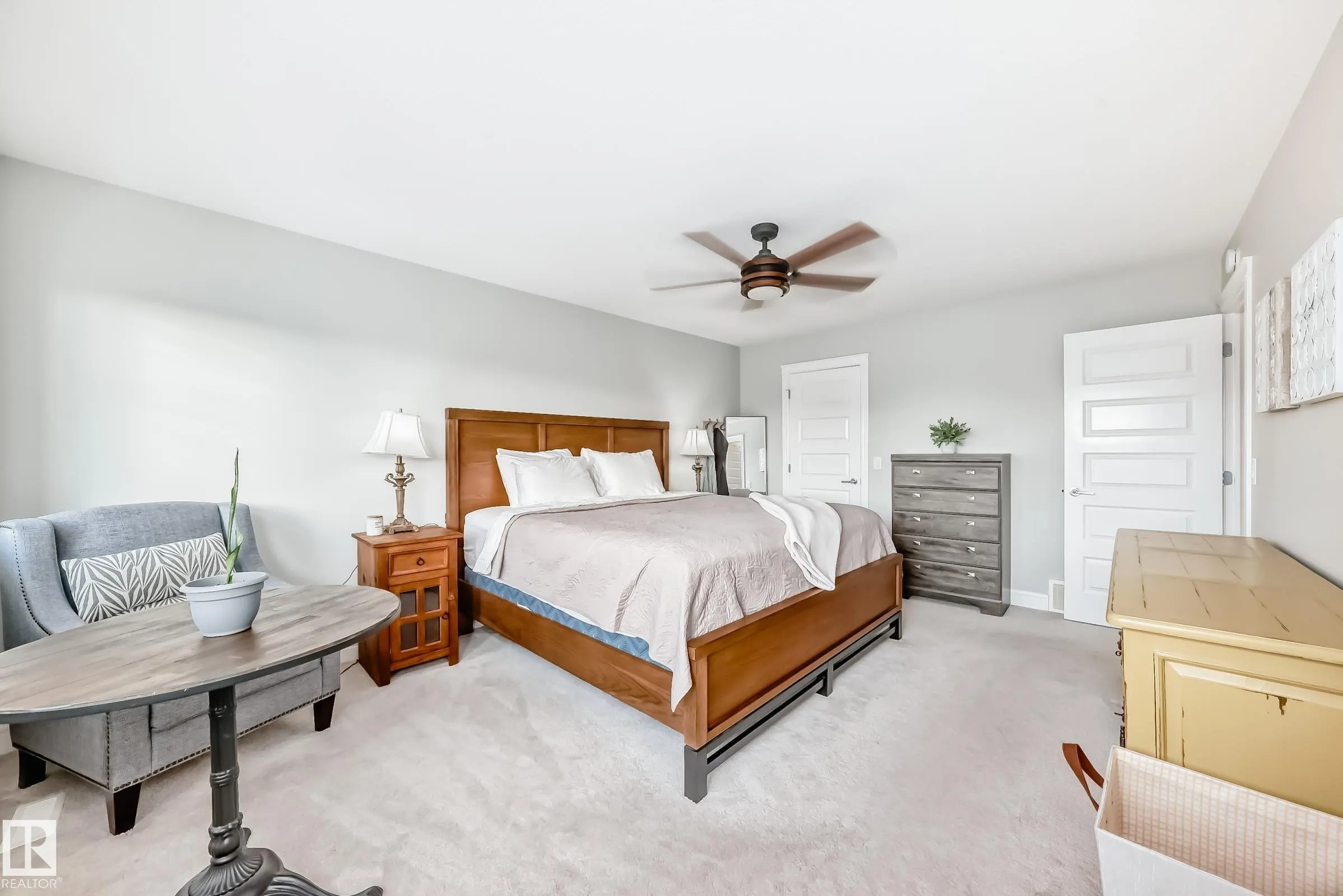 3879 ROBINS Crescent
