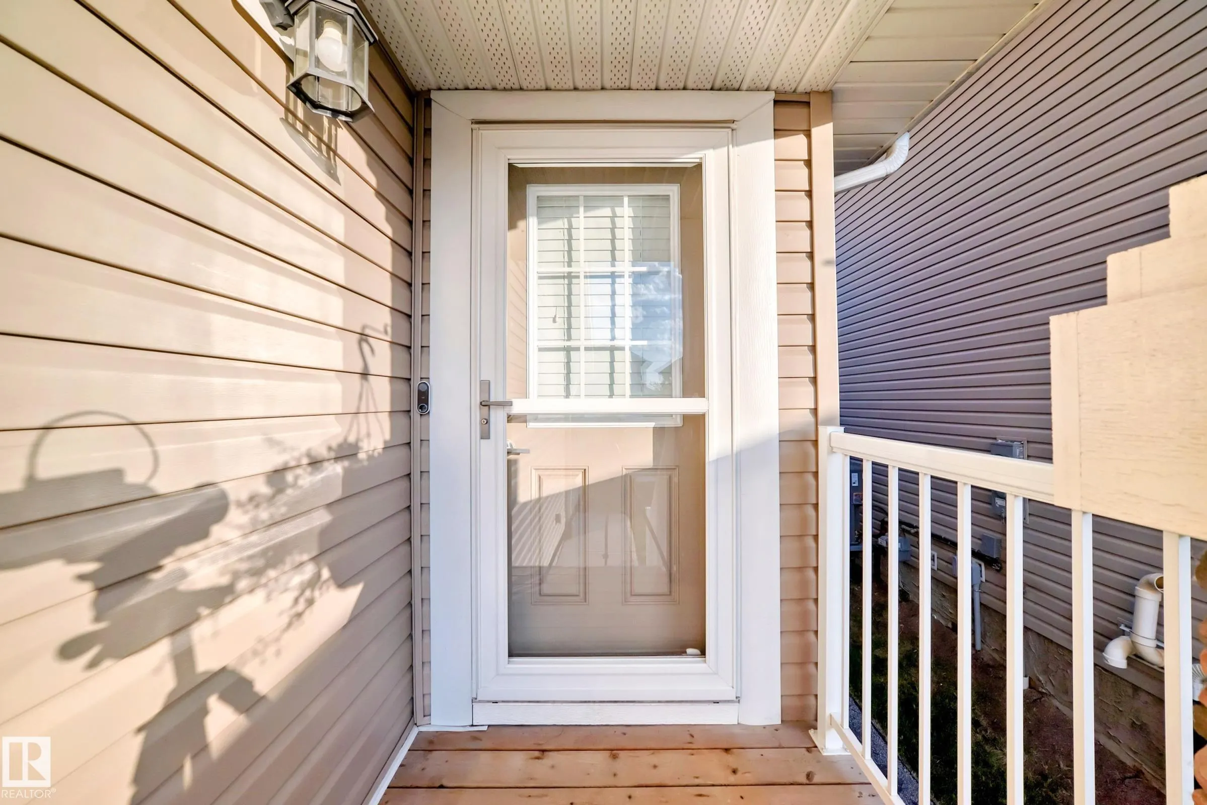 3879 ROBINS Crescent