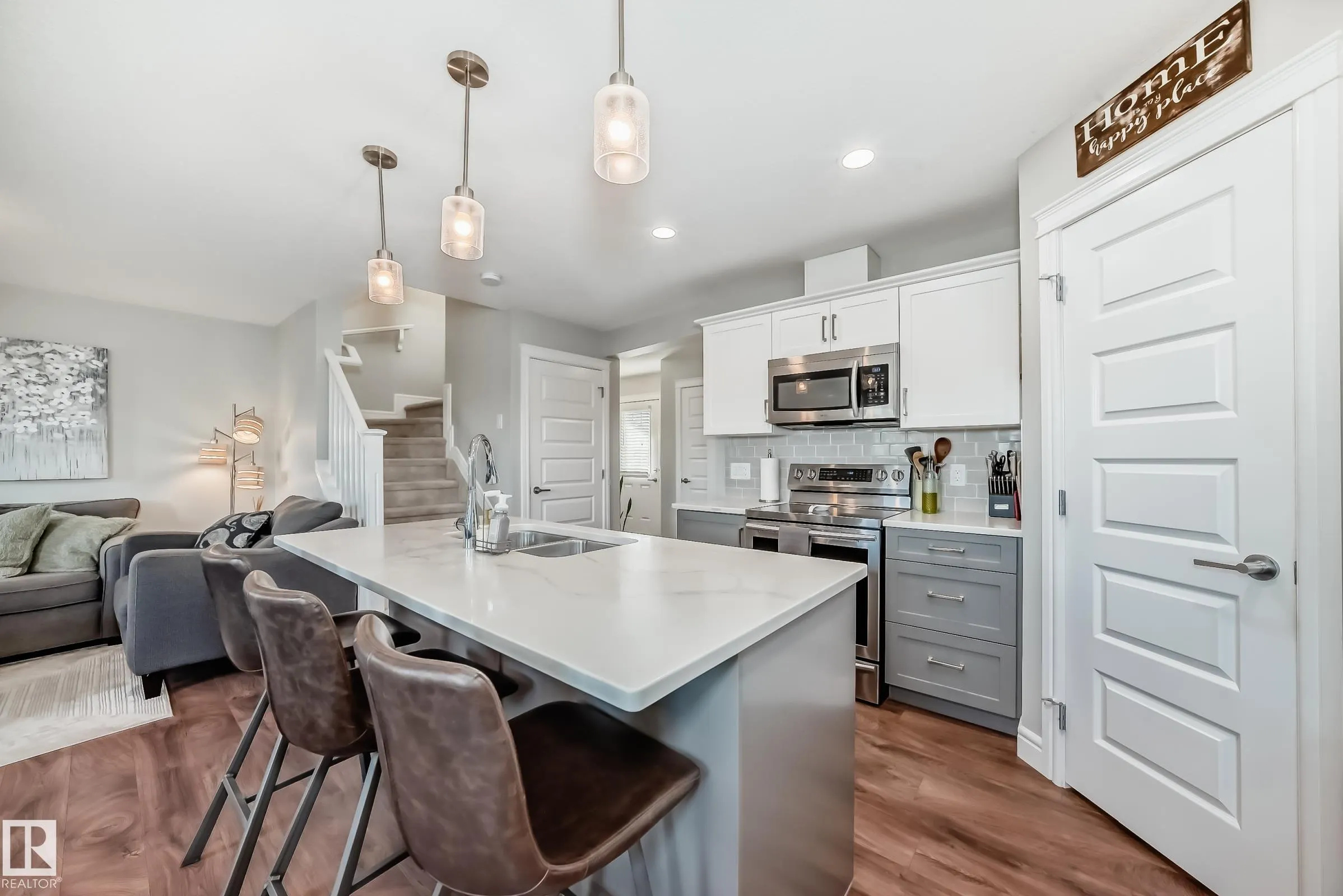 3879 ROBINS Crescent