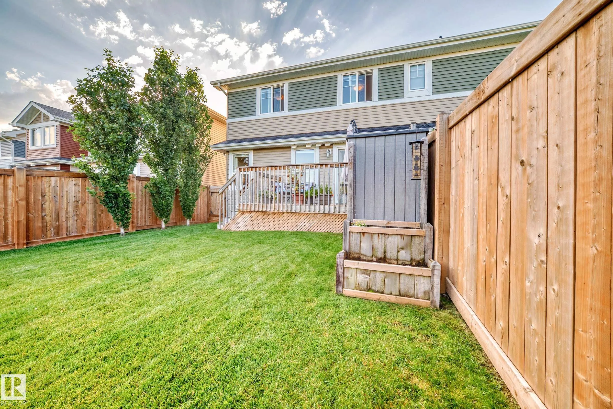 3879 ROBINS Crescent