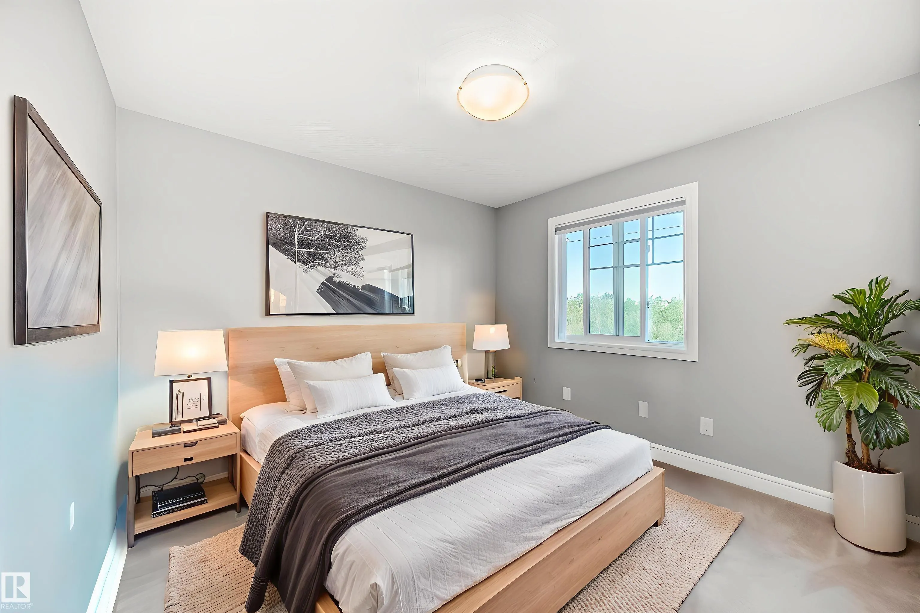 3879 ROBINS Crescent