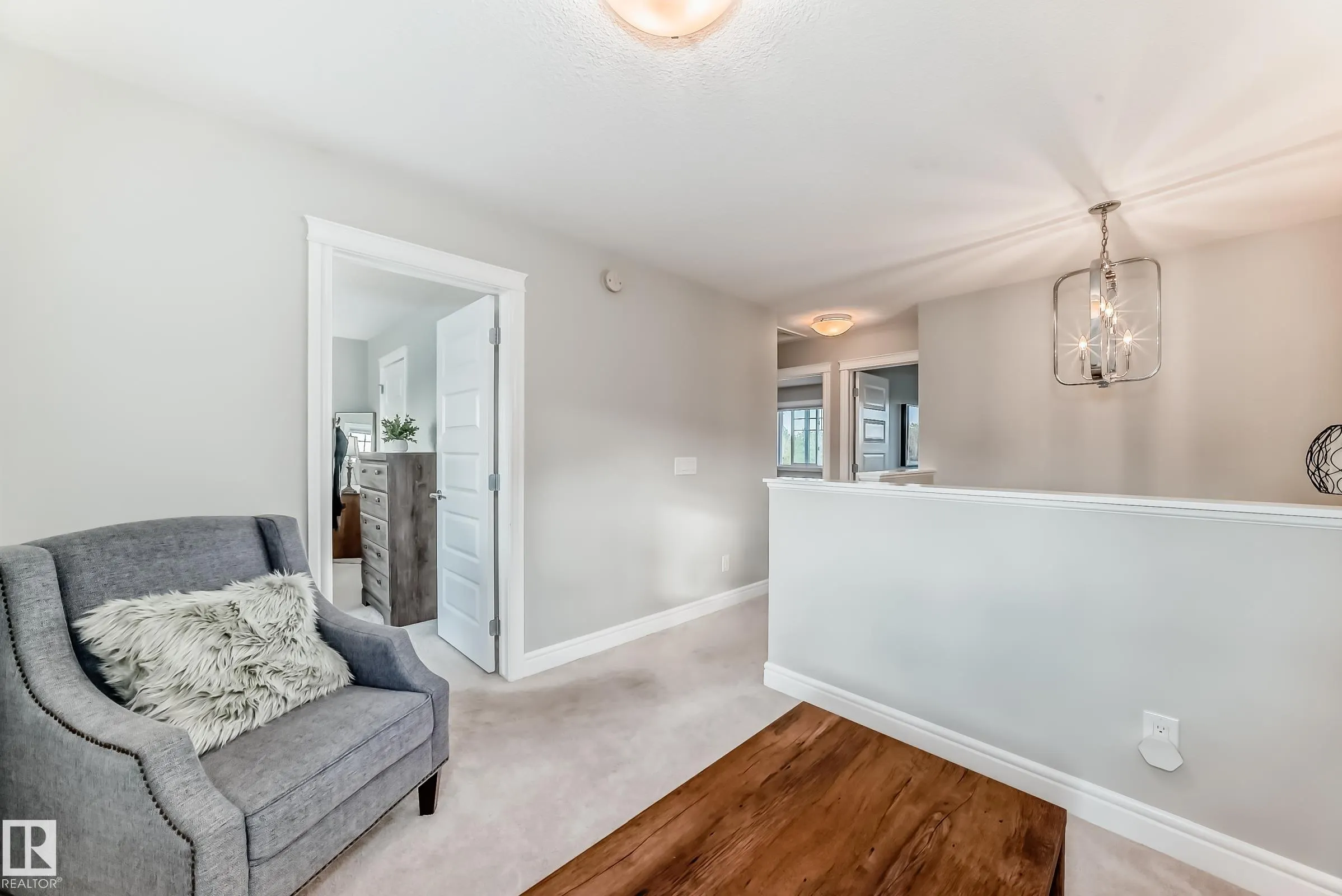3879 ROBINS Crescent