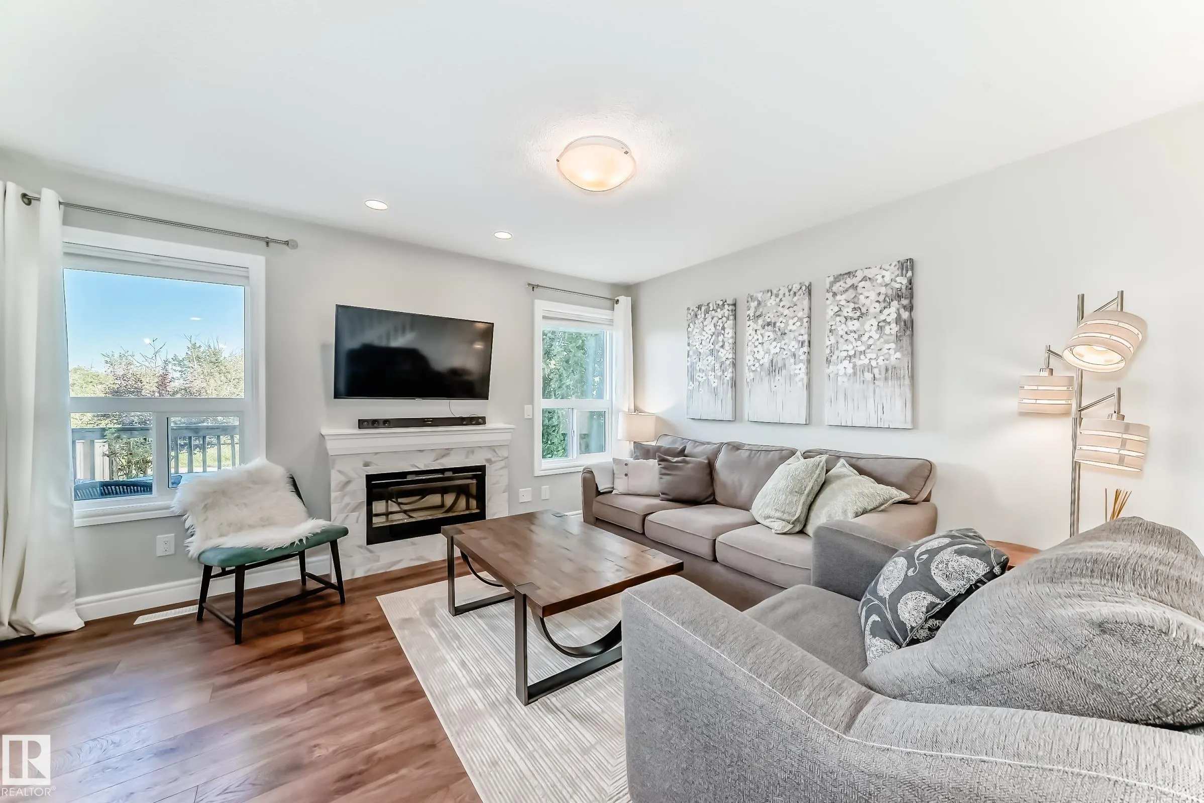 3879 ROBINS Crescent