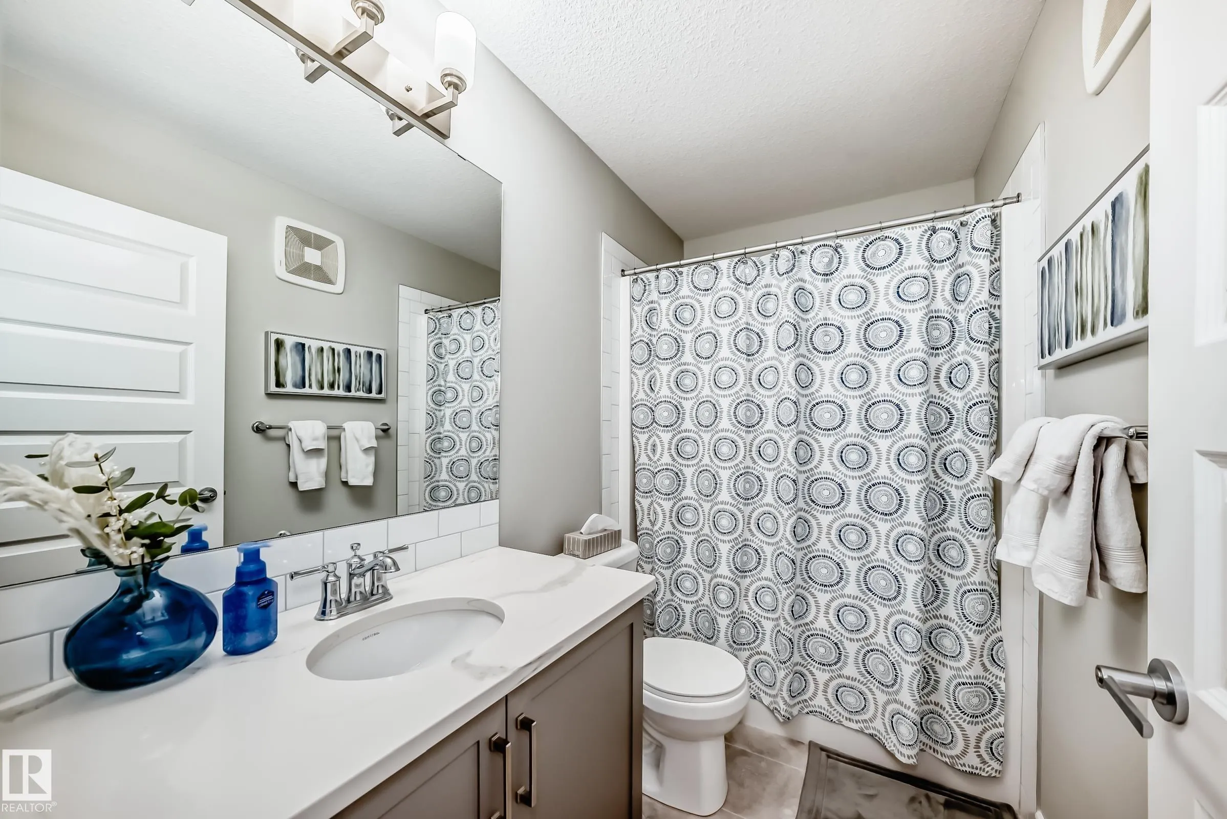 3879 ROBINS Crescent