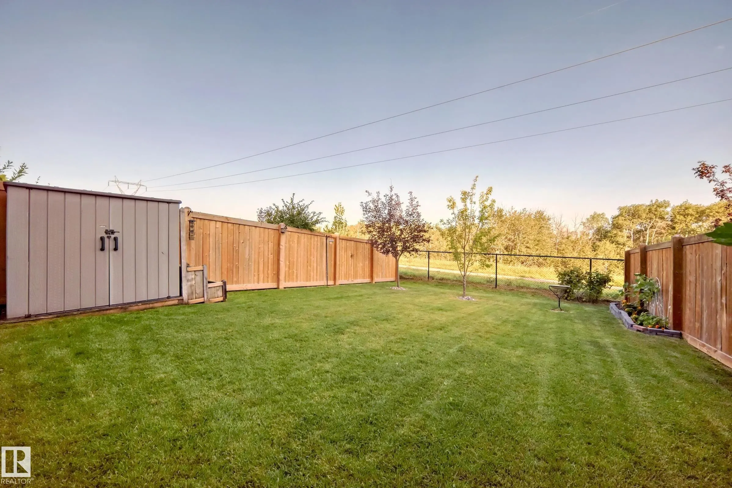 3879 ROBINS Crescent
