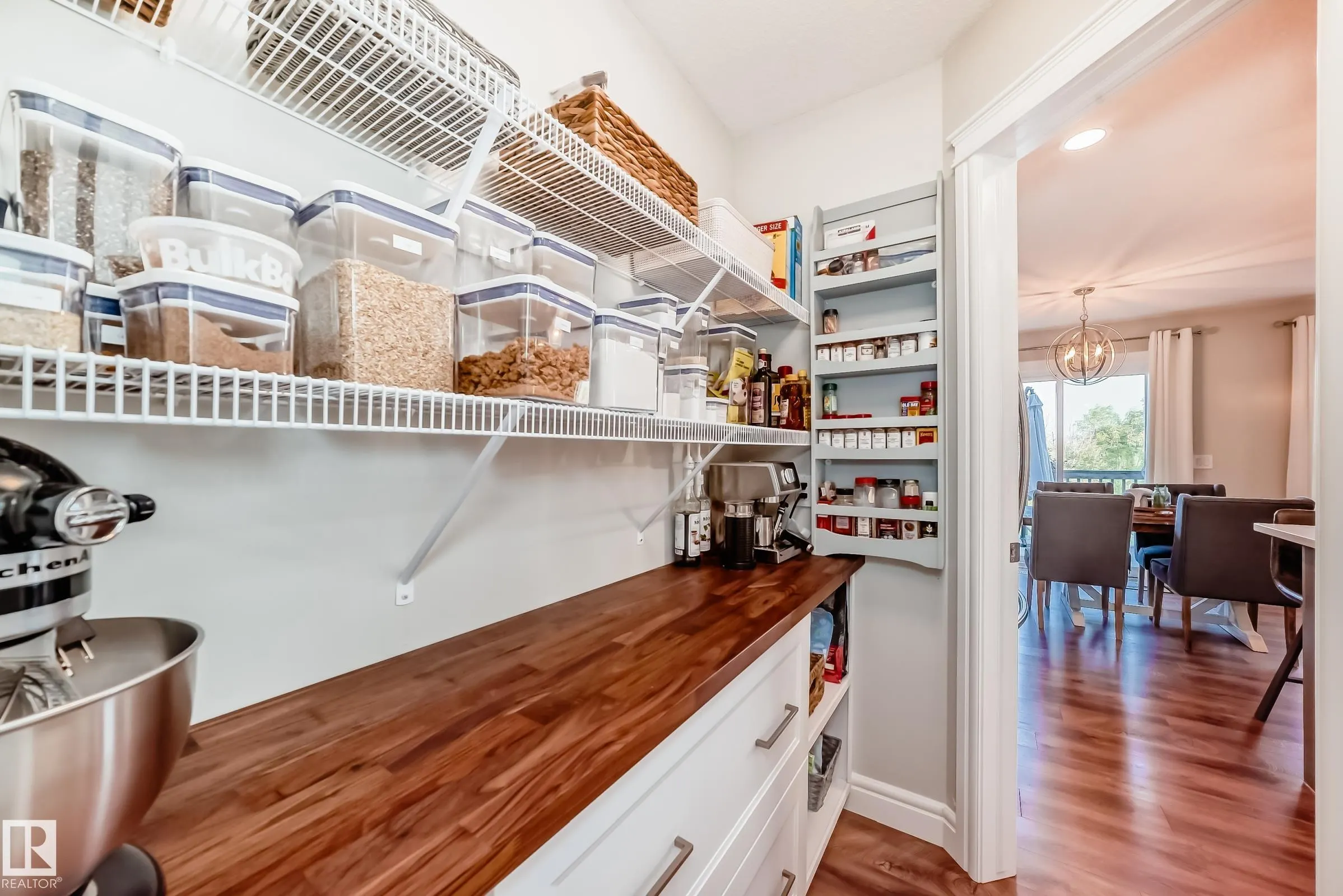3879 ROBINS Crescent