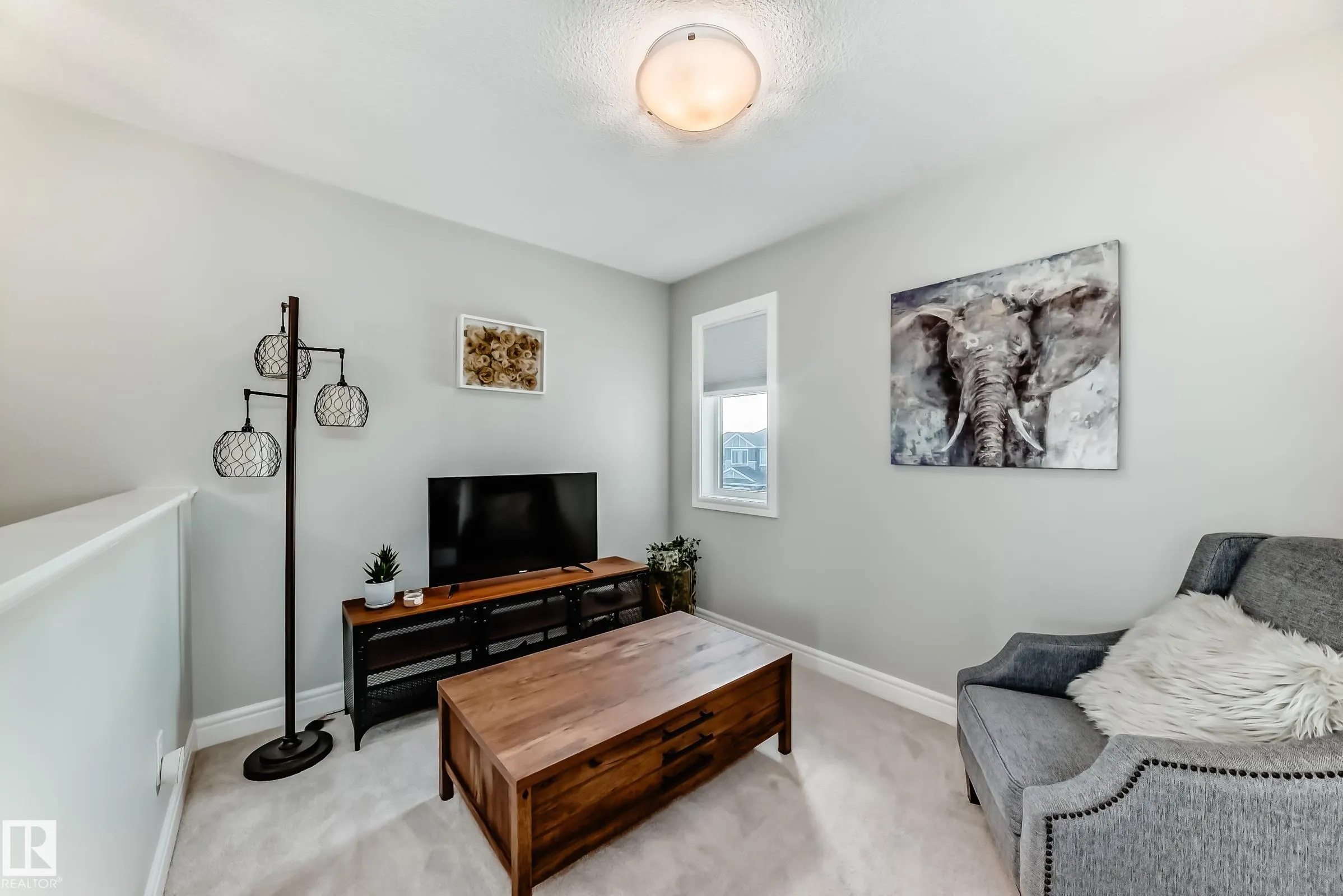 3879 ROBINS Crescent