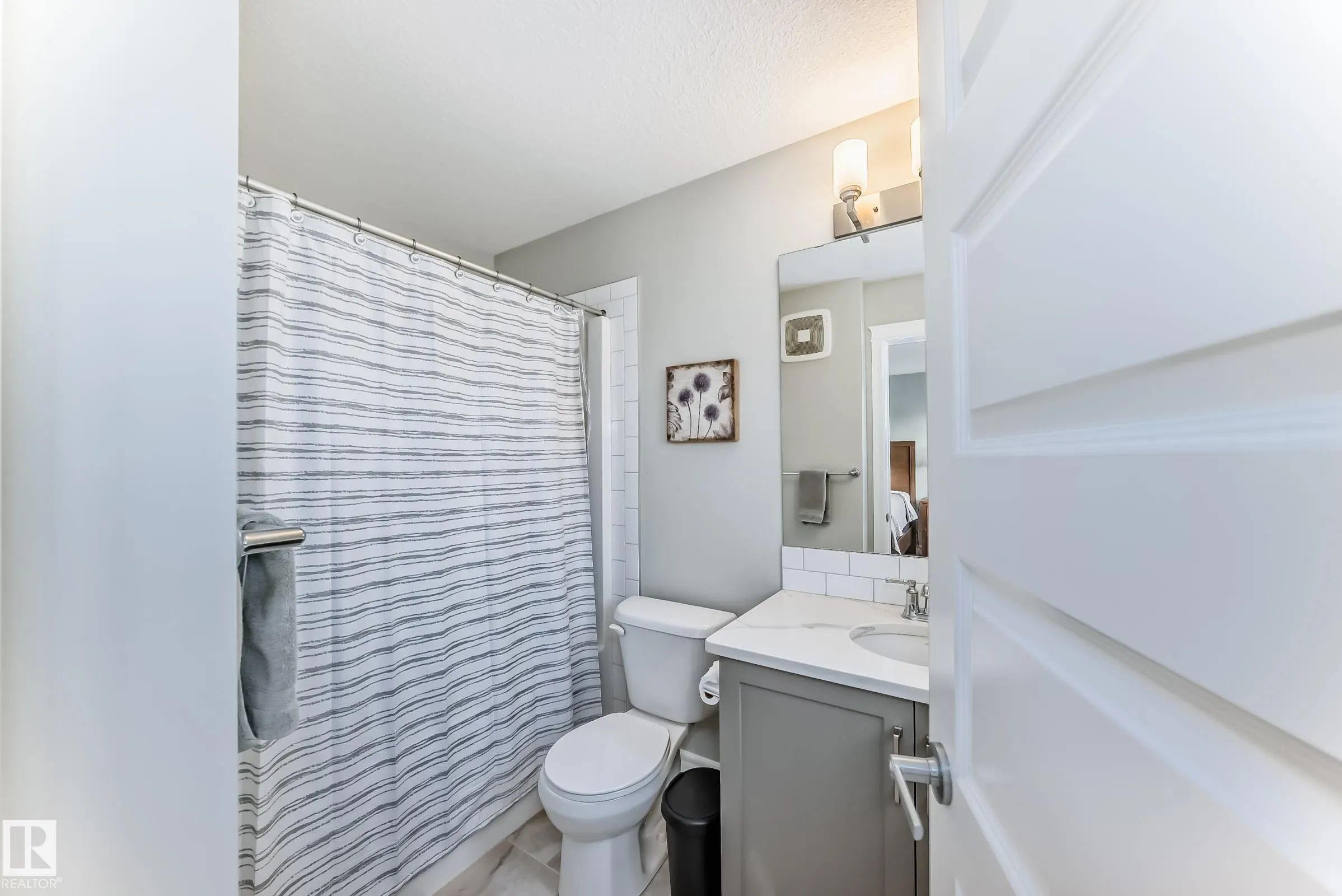 3879 ROBINS Crescent