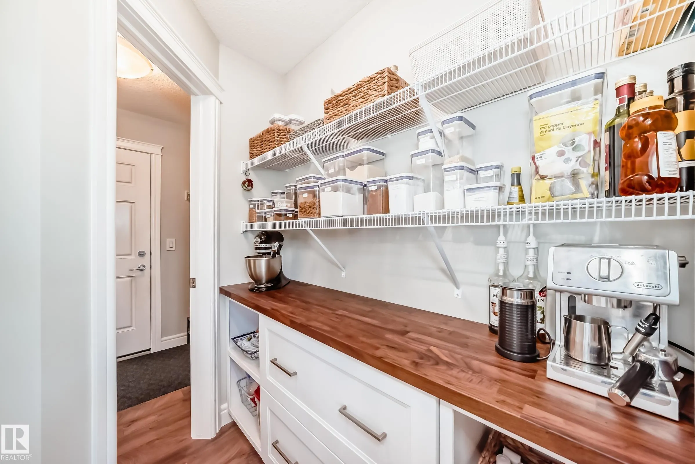 3879 ROBINS Crescent
