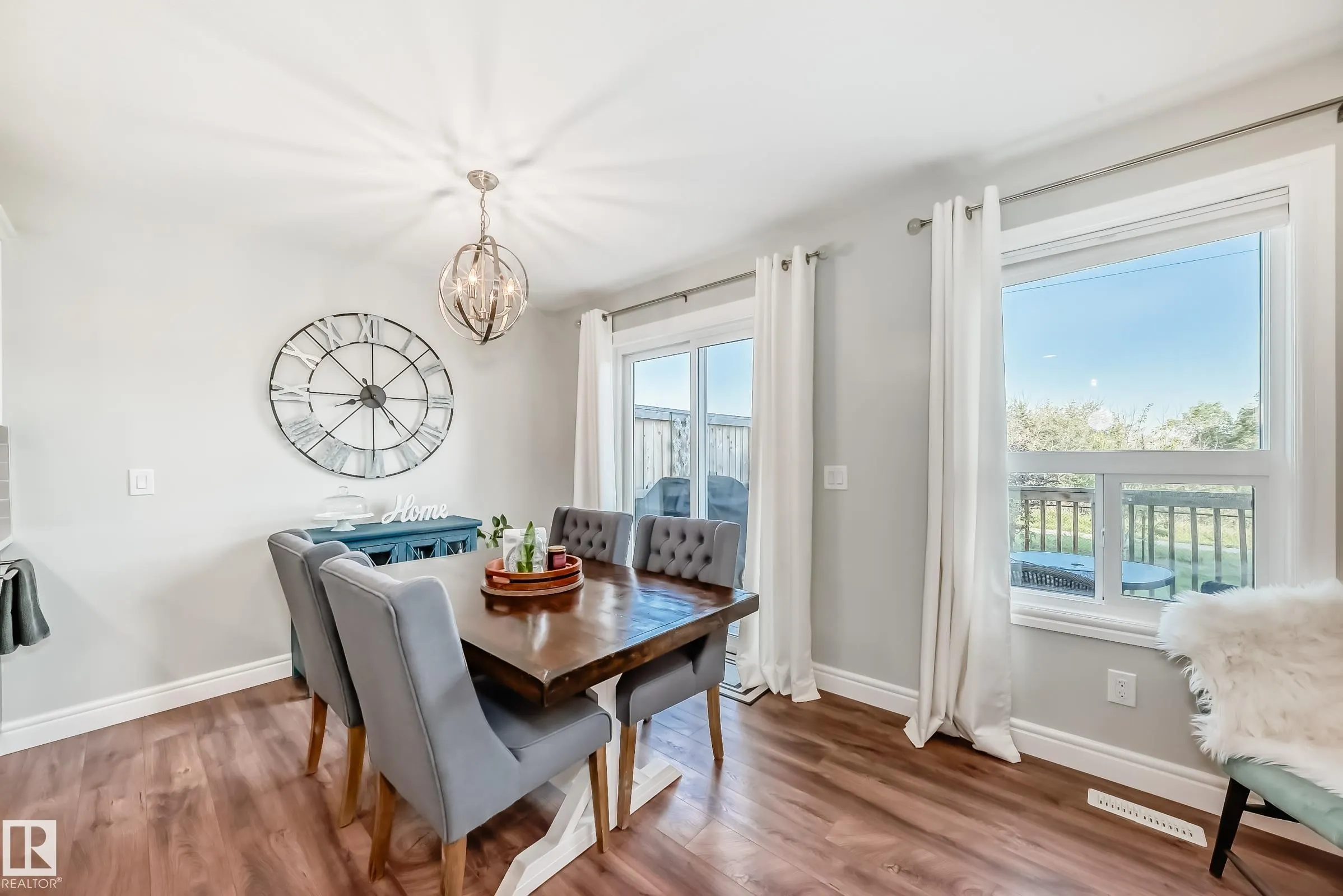 3879 ROBINS Crescent