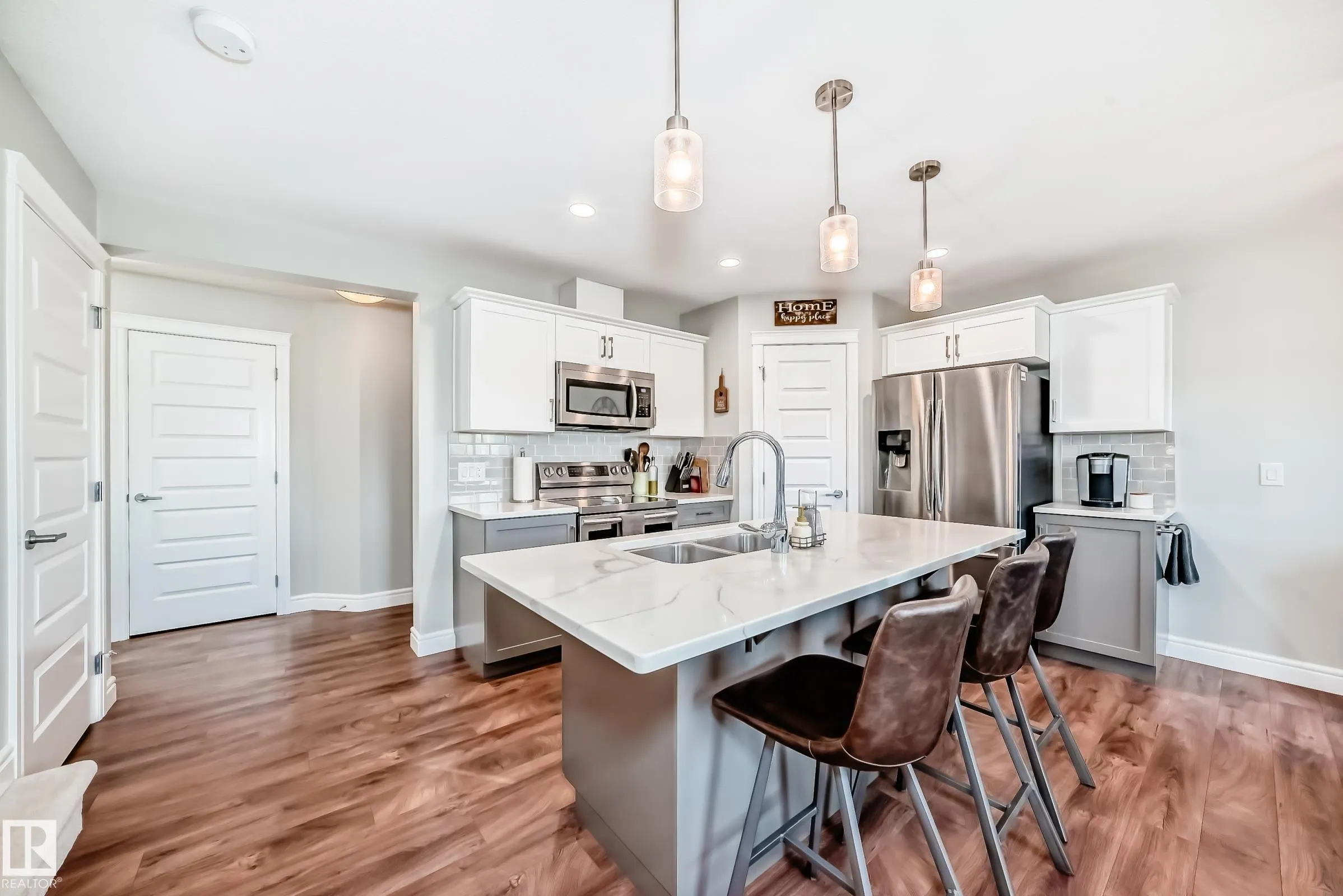 3879 ROBINS Crescent
