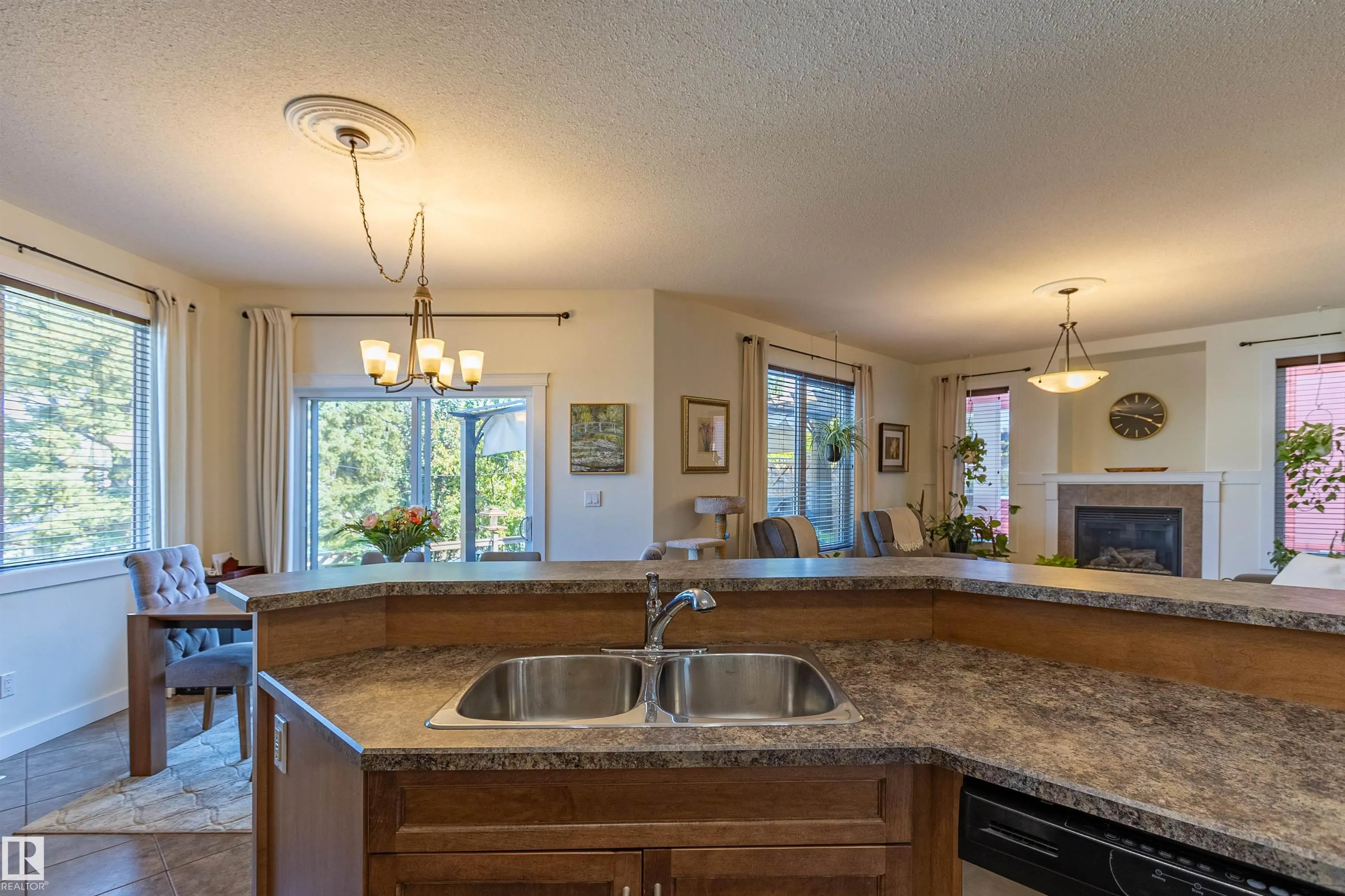 9 Southbridge Crescent