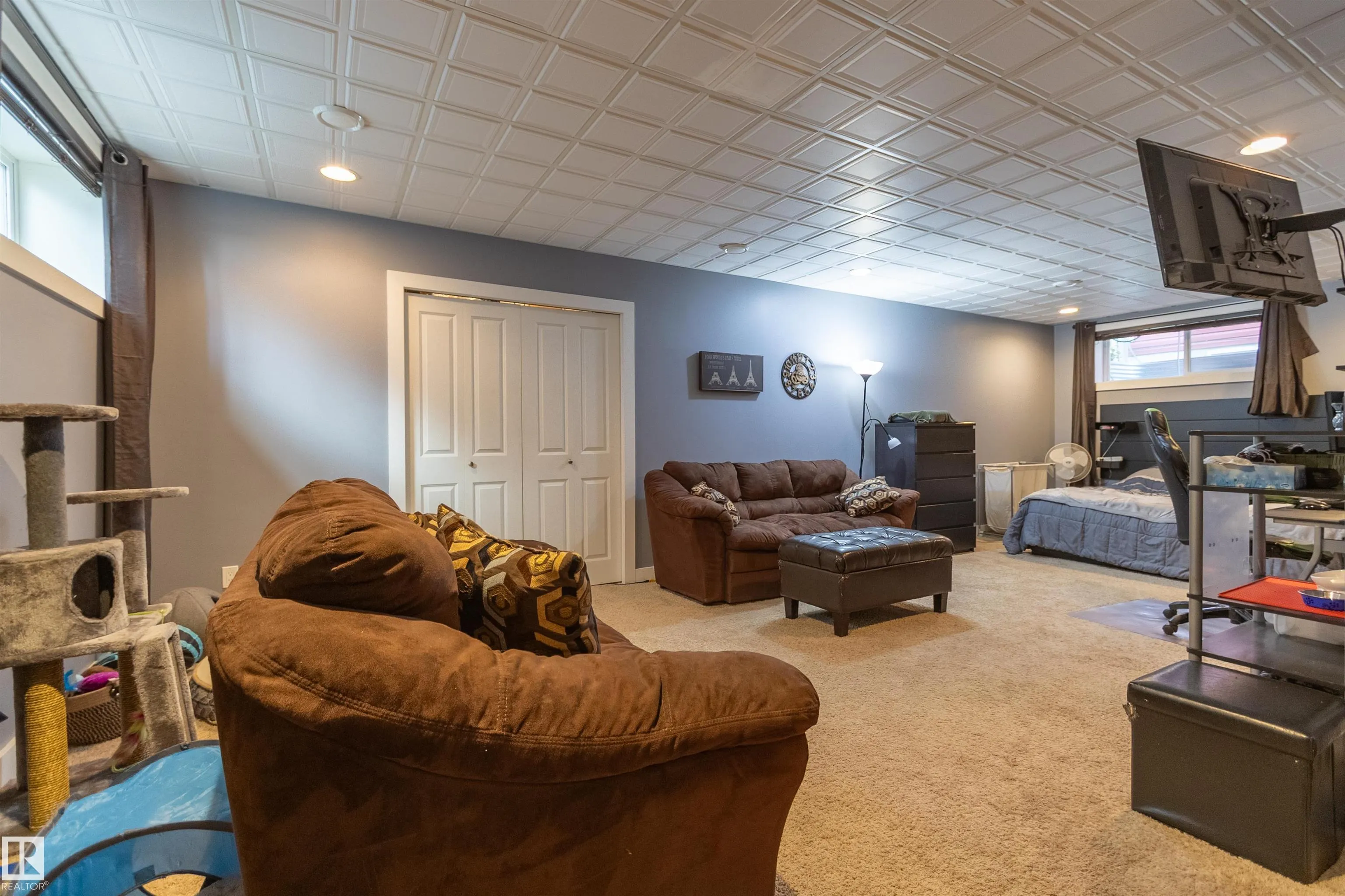 9 Southbridge Crescent