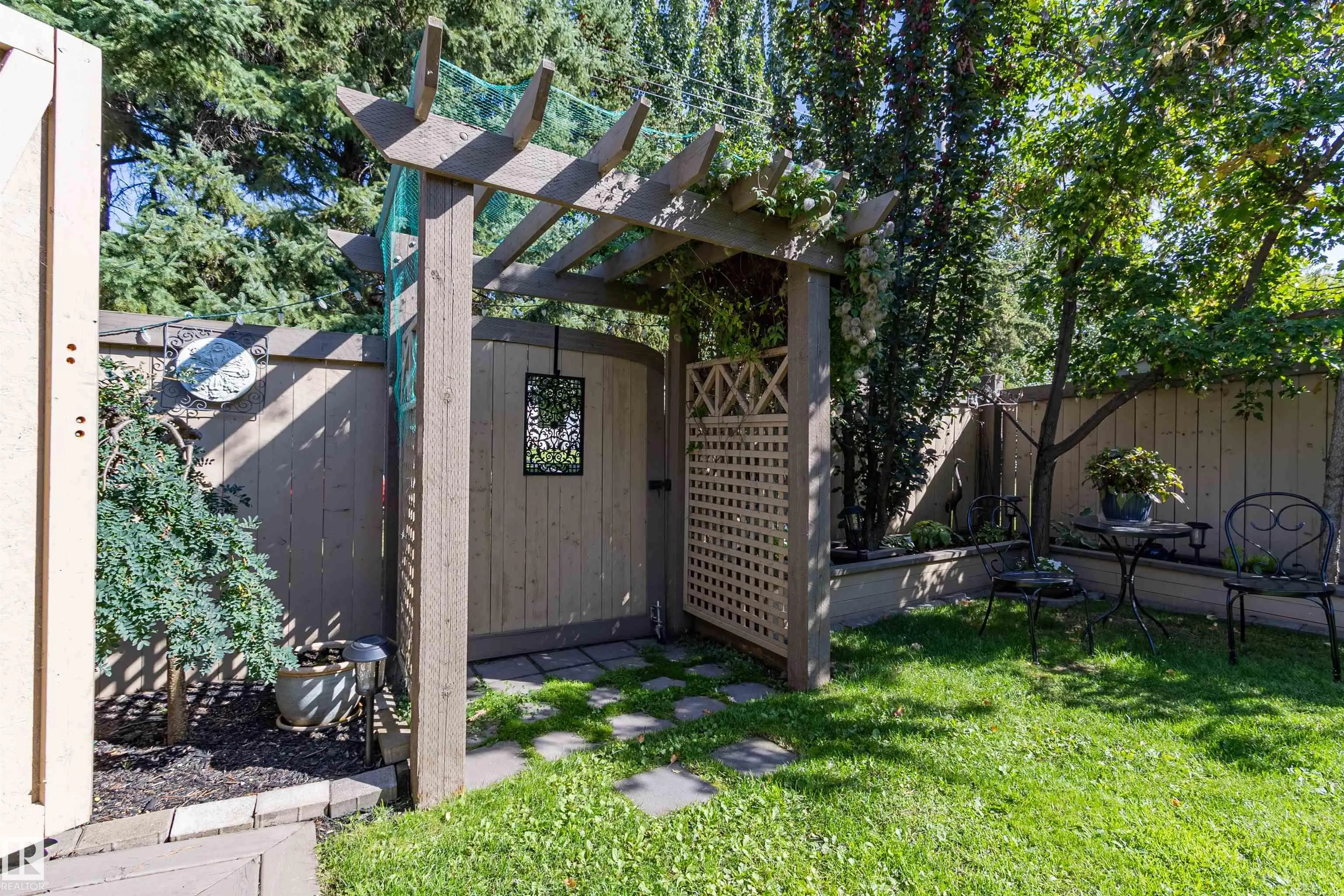 9 Southbridge Crescent