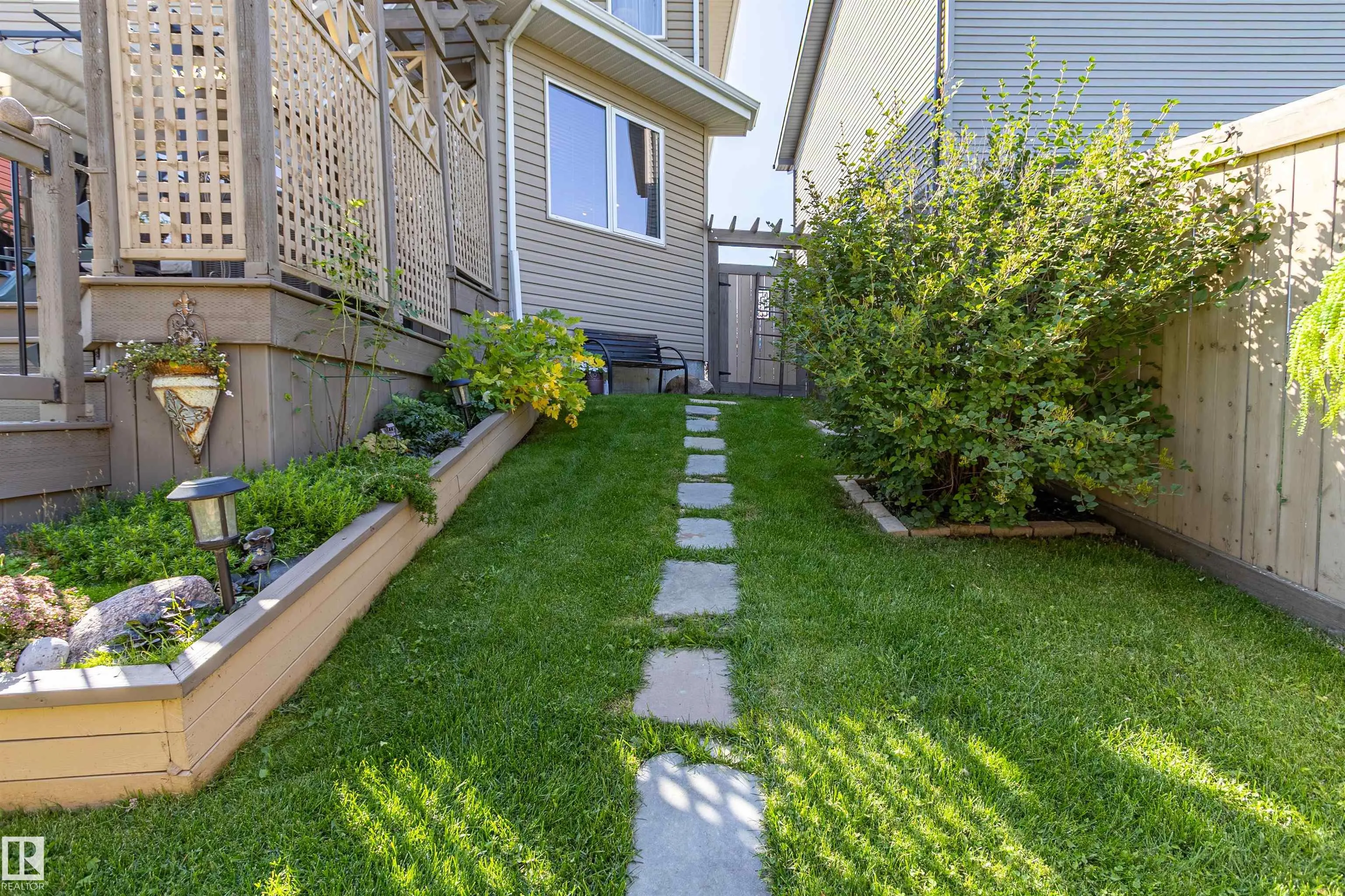 9 Southbridge Crescent