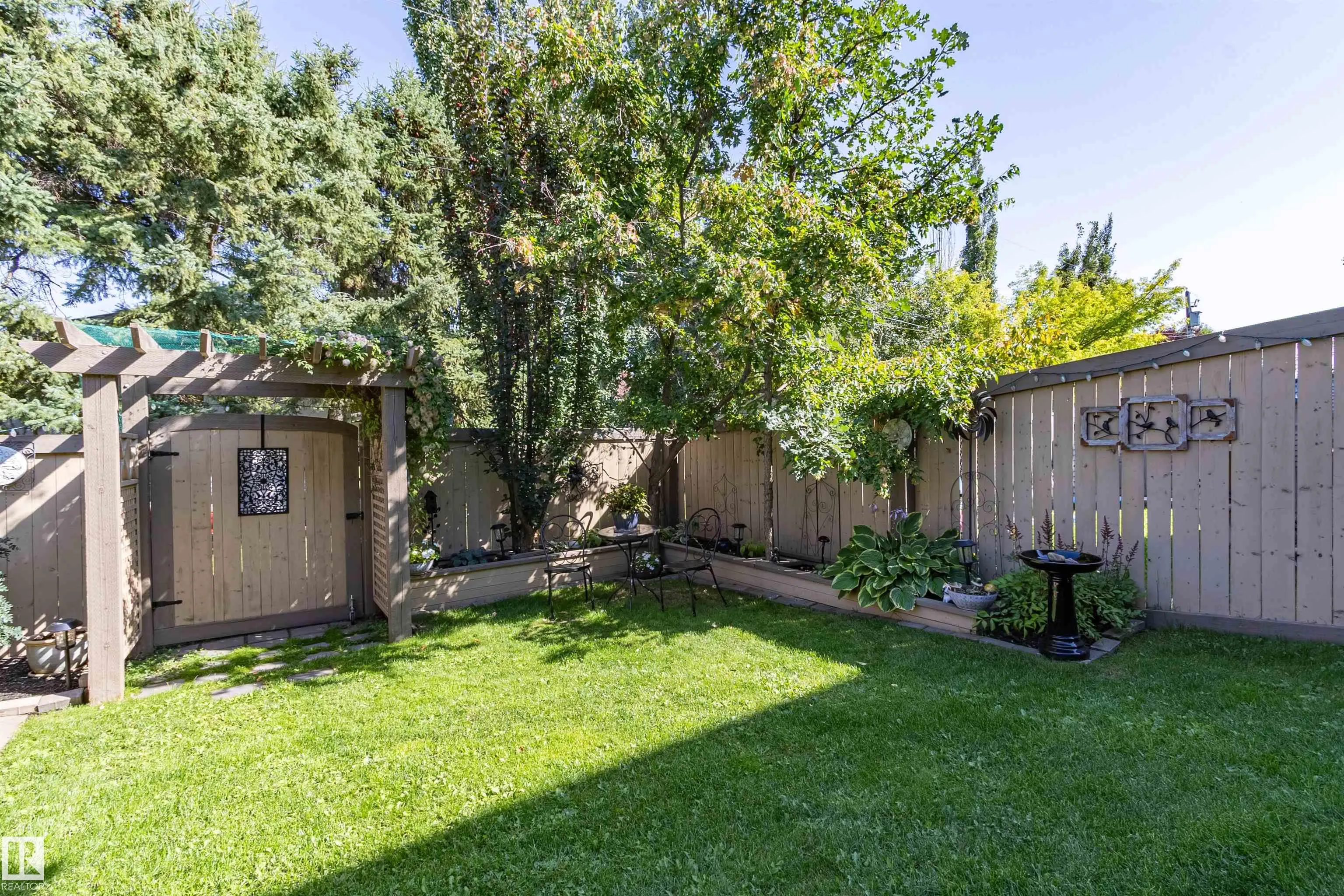 9 Southbridge Crescent