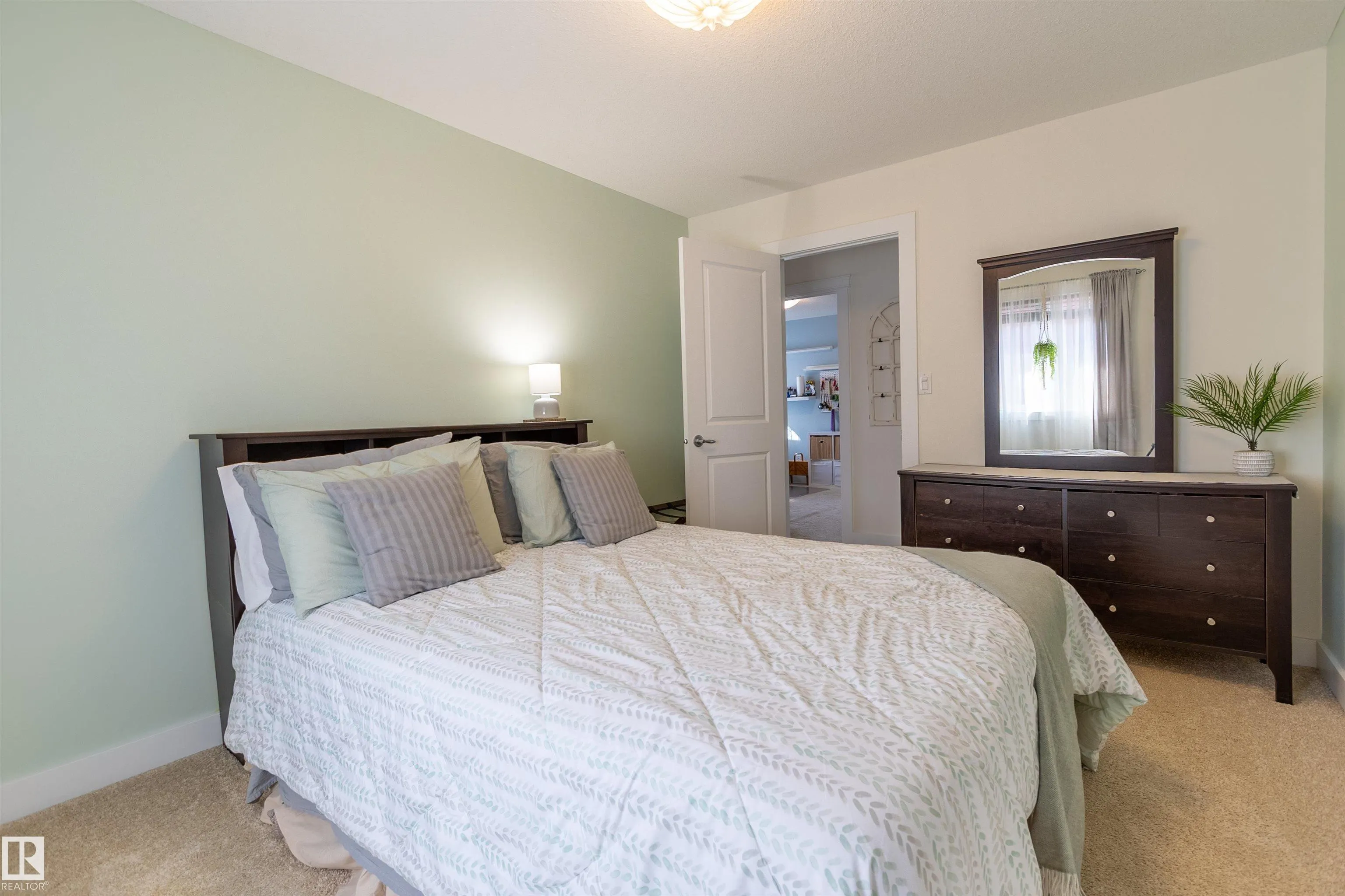 9 Southbridge Crescent
