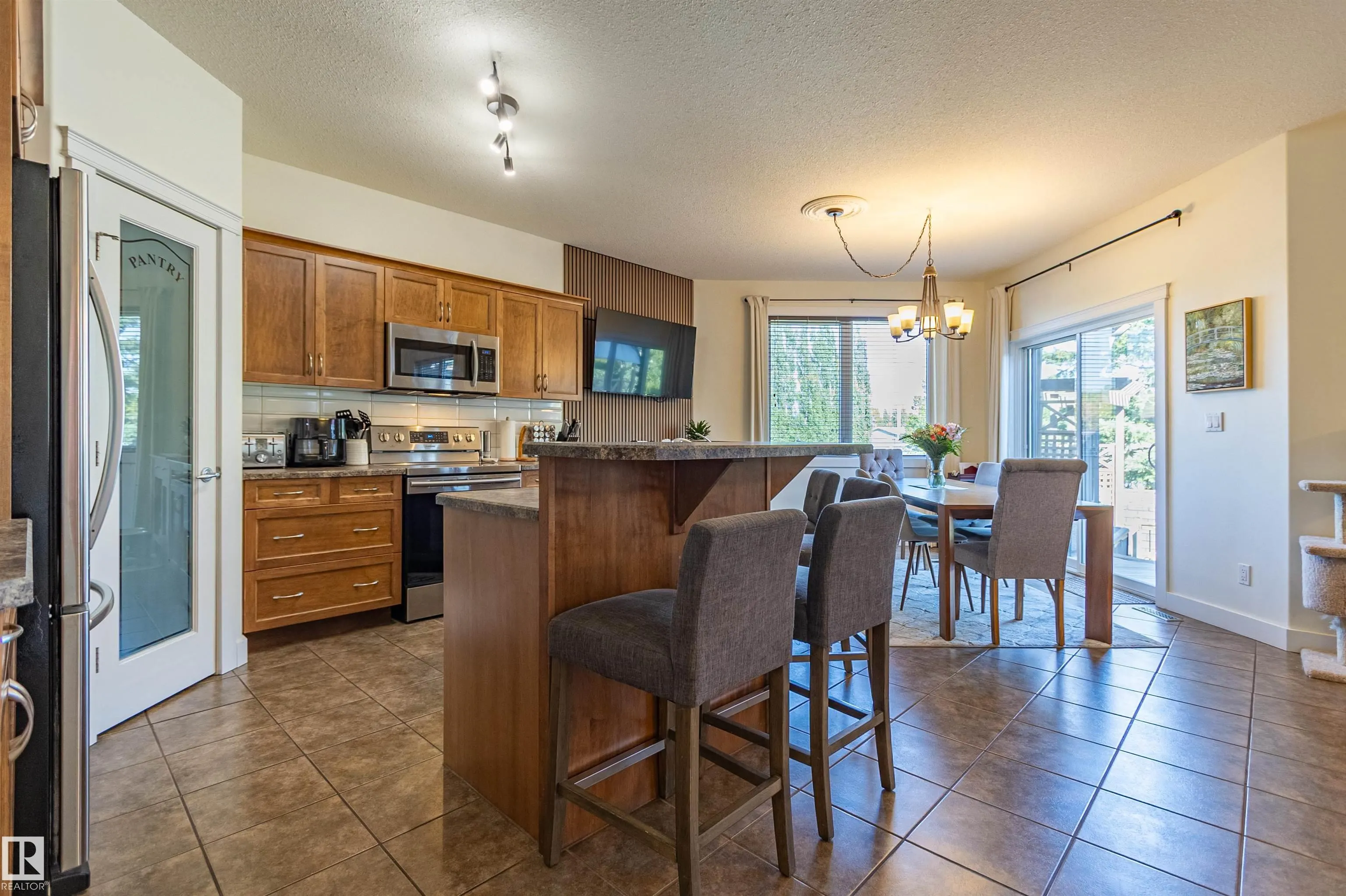 9 Southbridge Crescent