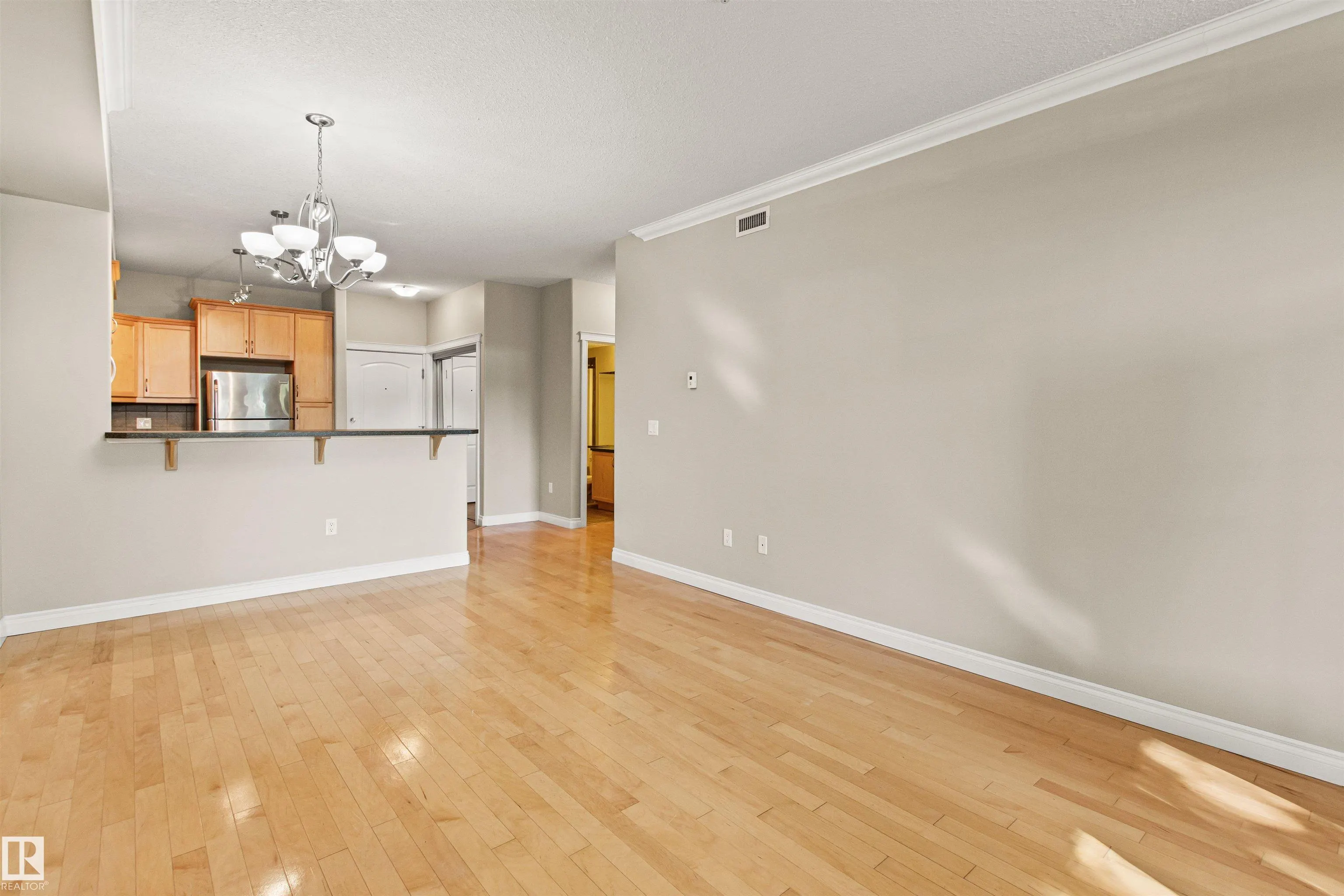 12408 15 Avenue