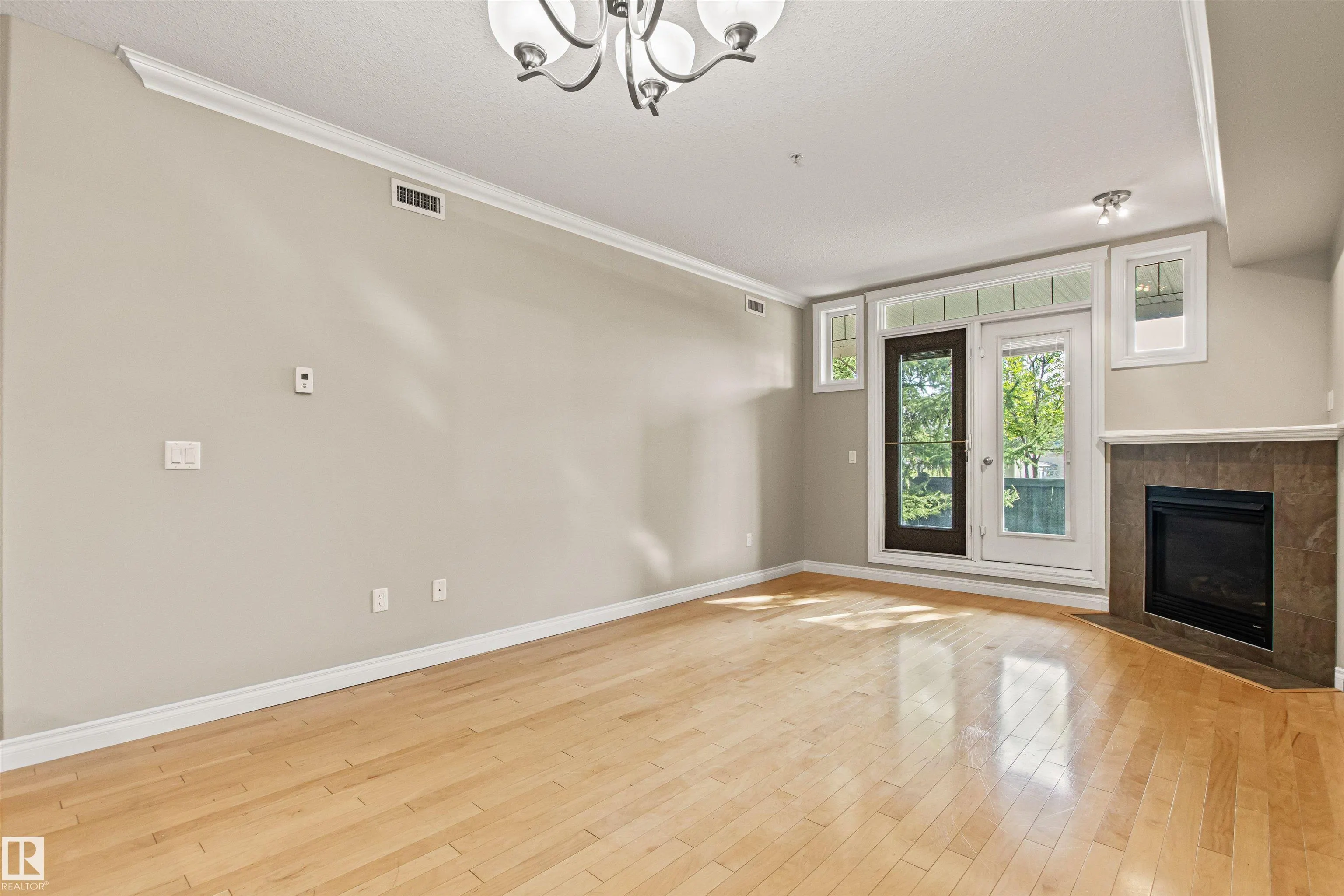 12408 15 Avenue