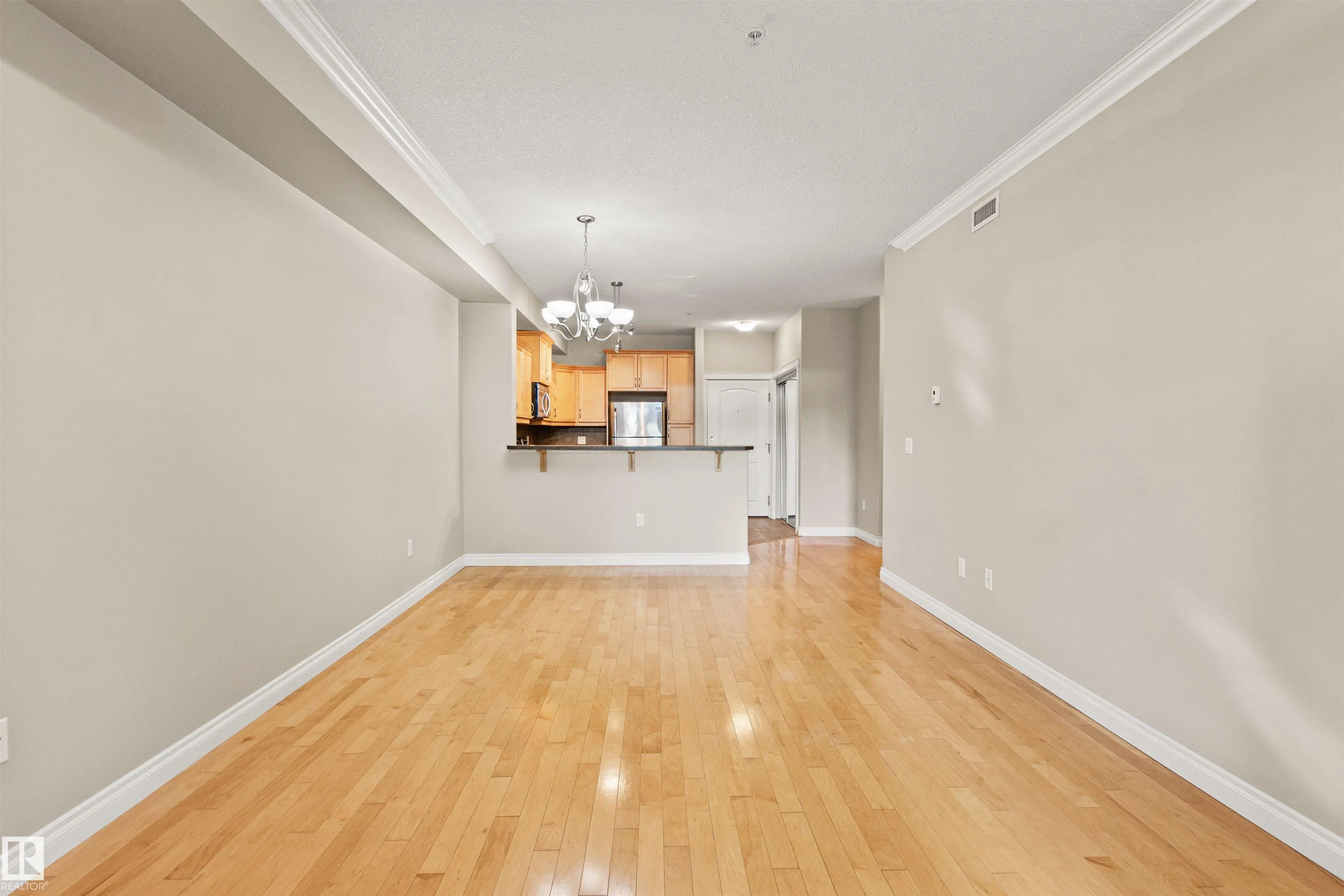 12408 15 Avenue