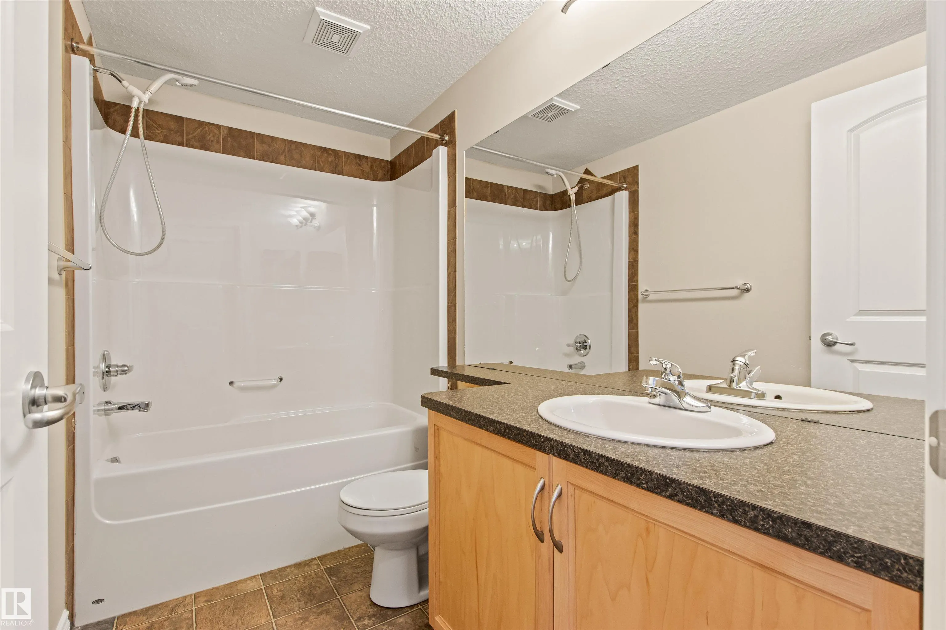 12408 15 Avenue