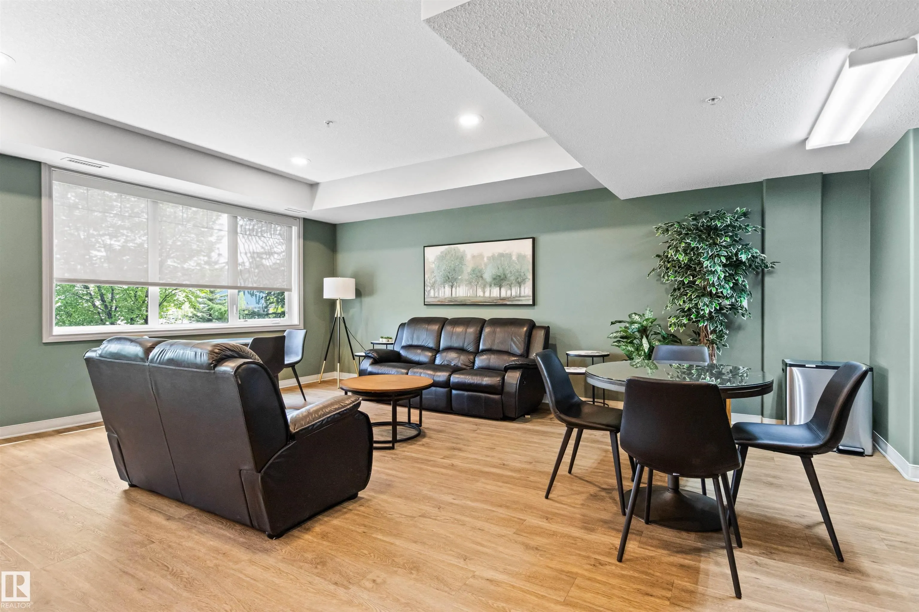 12408 15 Avenue