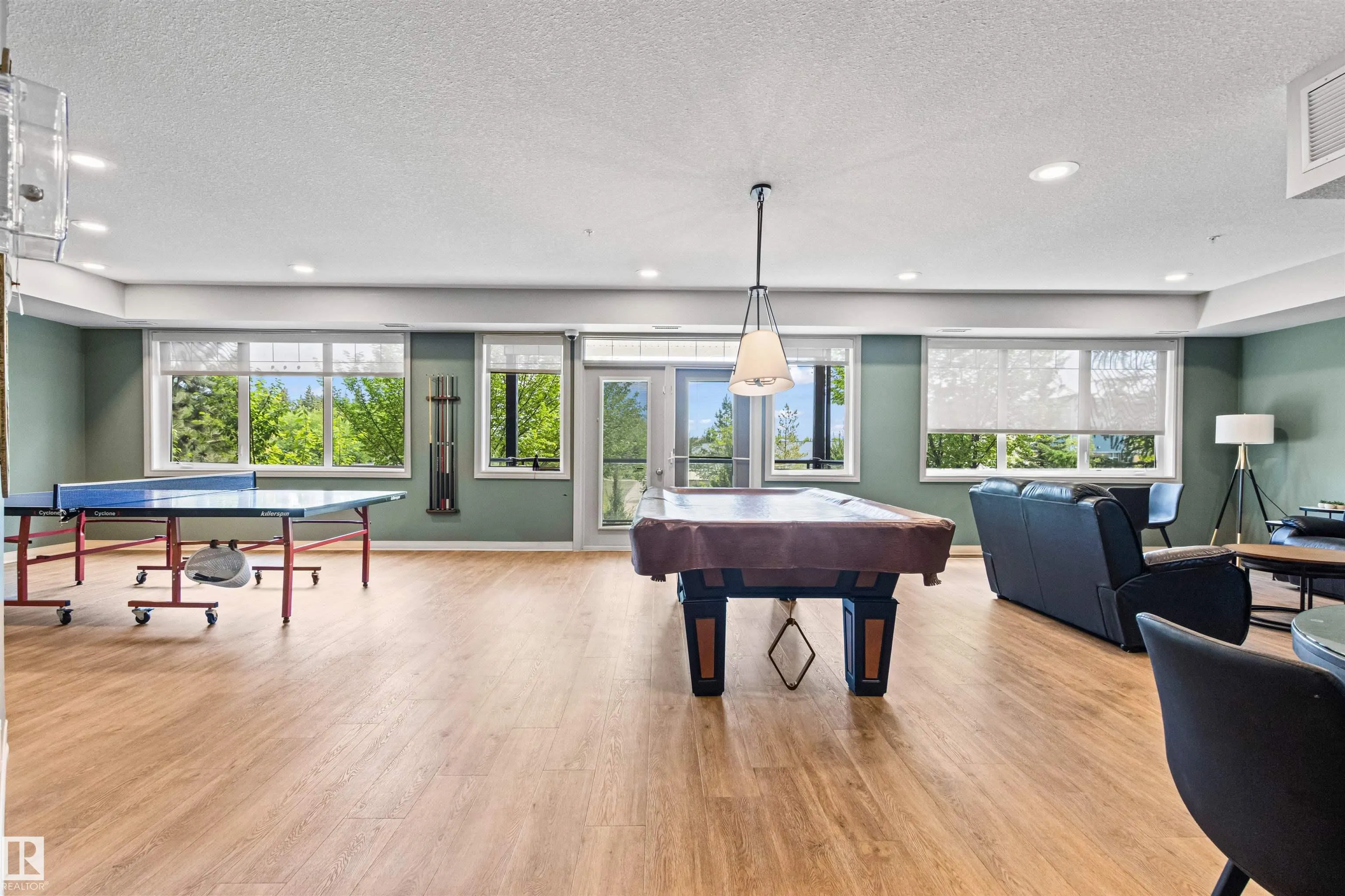 12408 15 Avenue