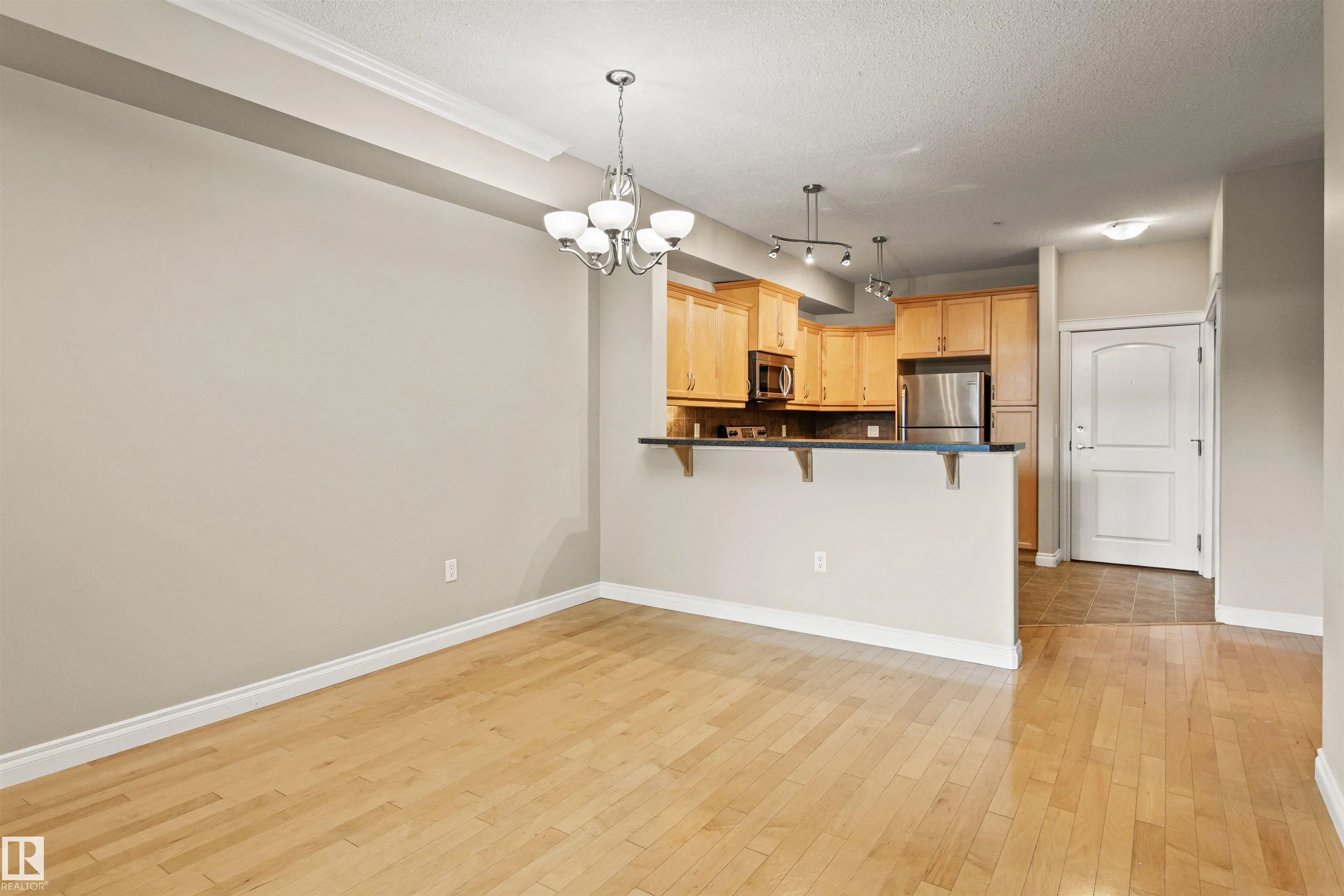 12408 15 Avenue