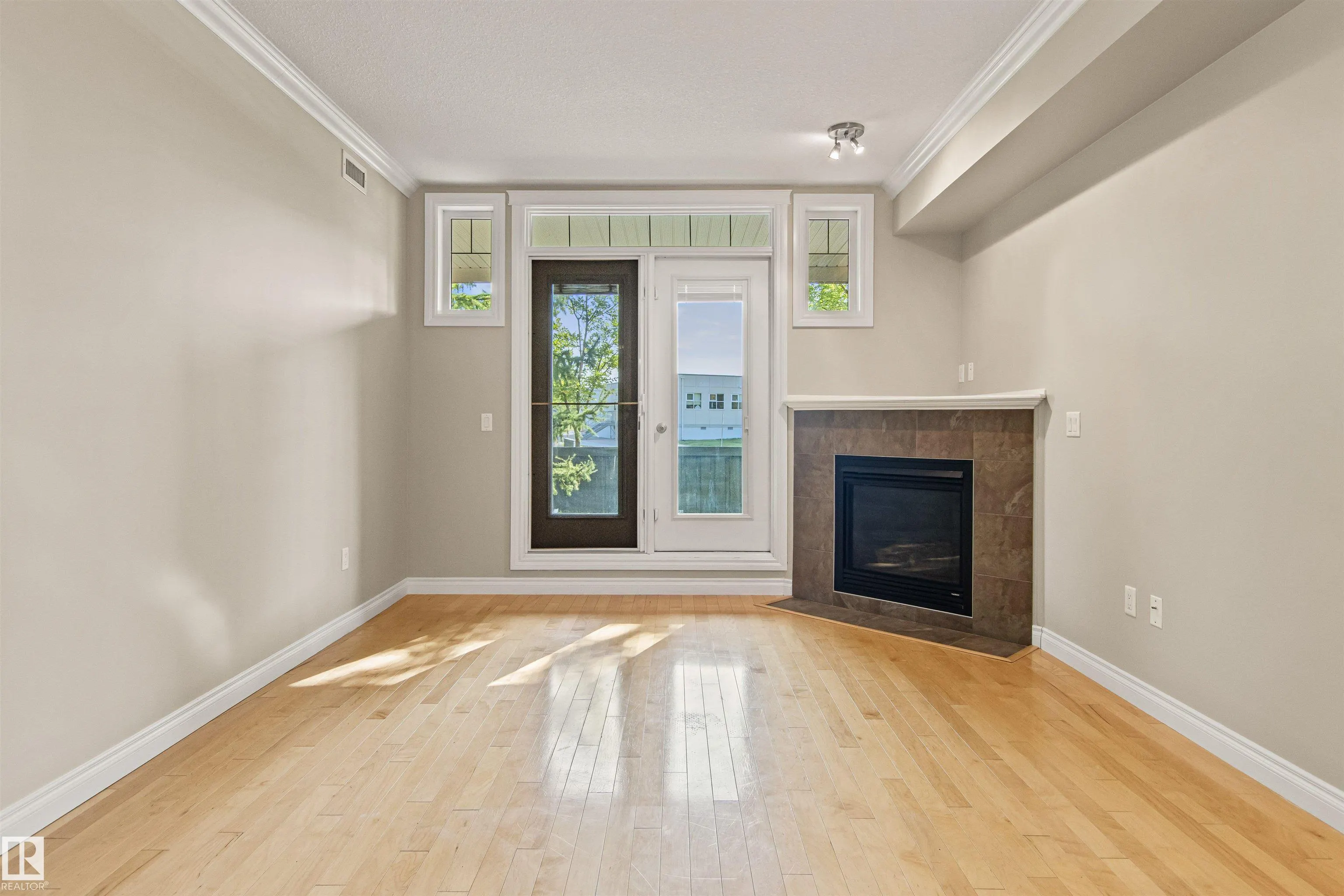 12408 15 Avenue