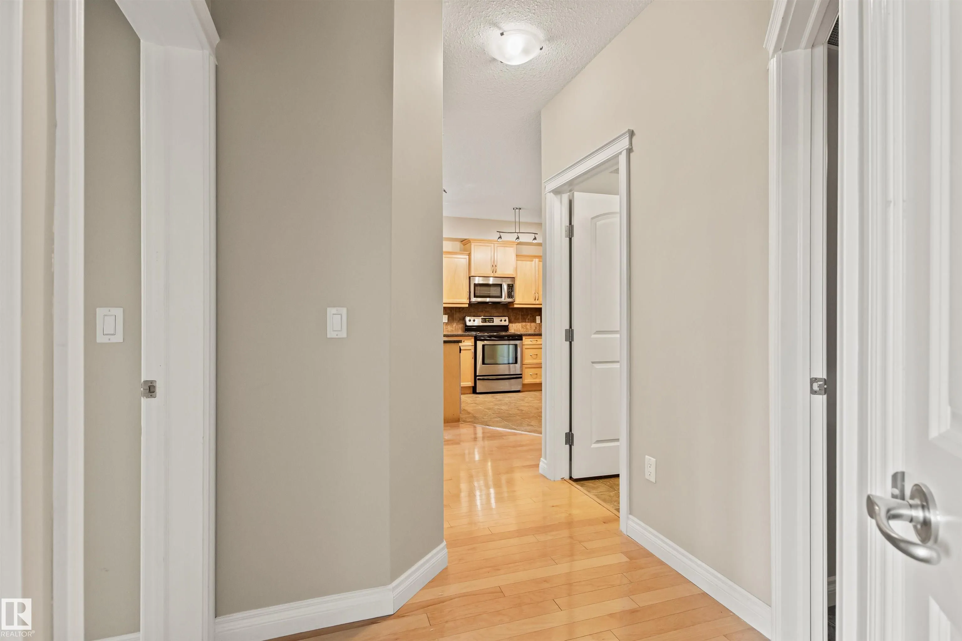 12408 15 Avenue