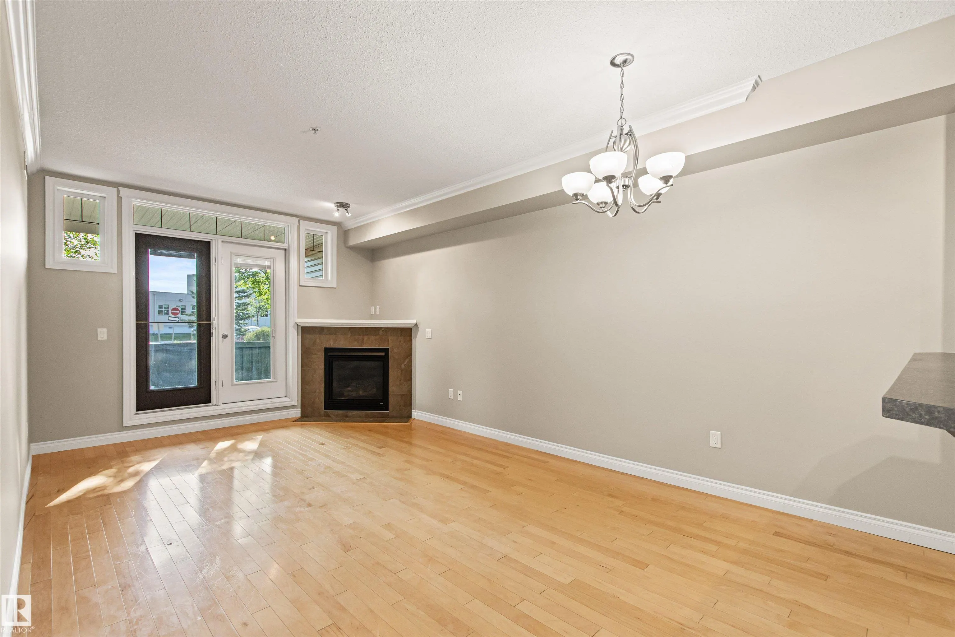 12408 15 Avenue