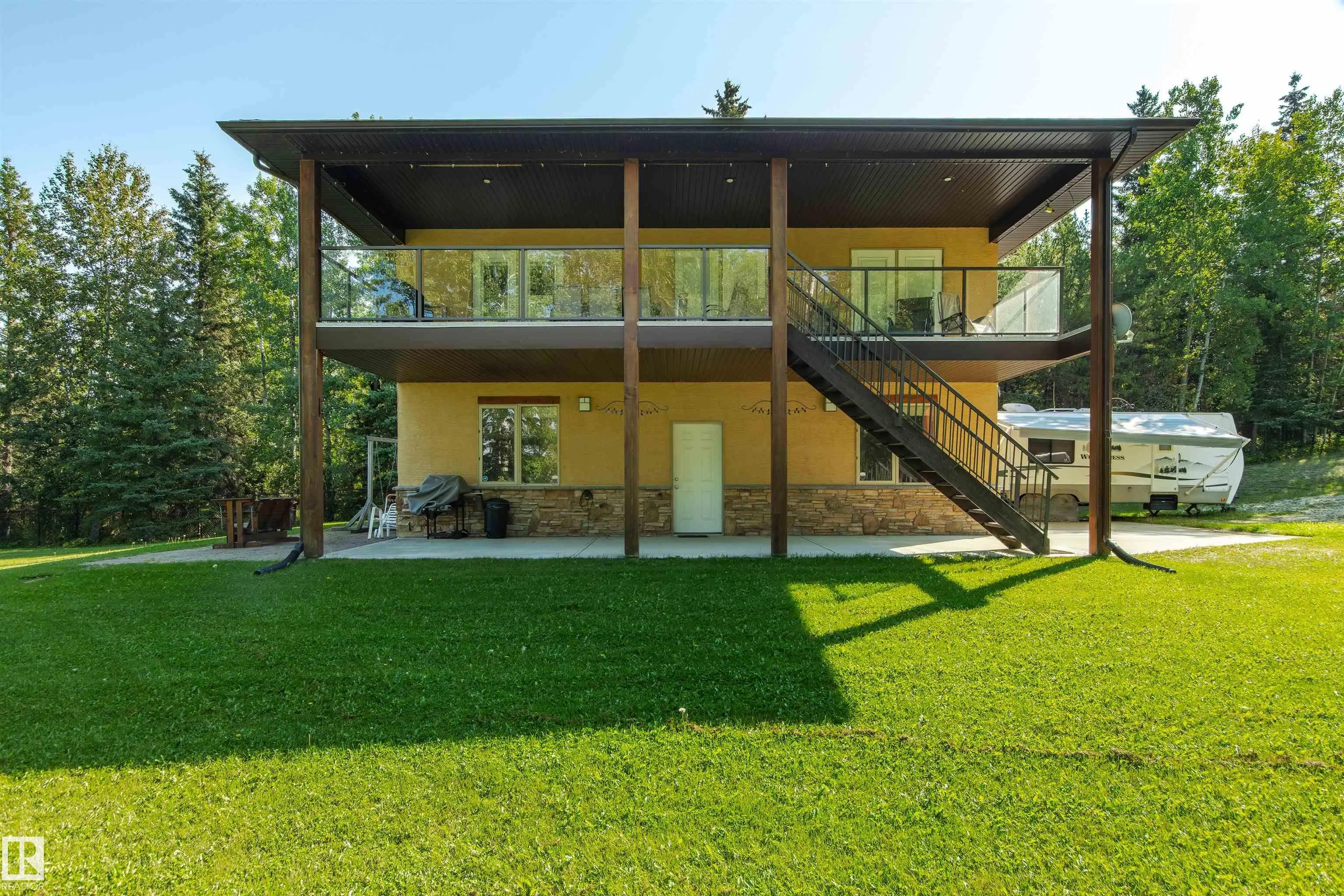 4 Sunshine Bay Road