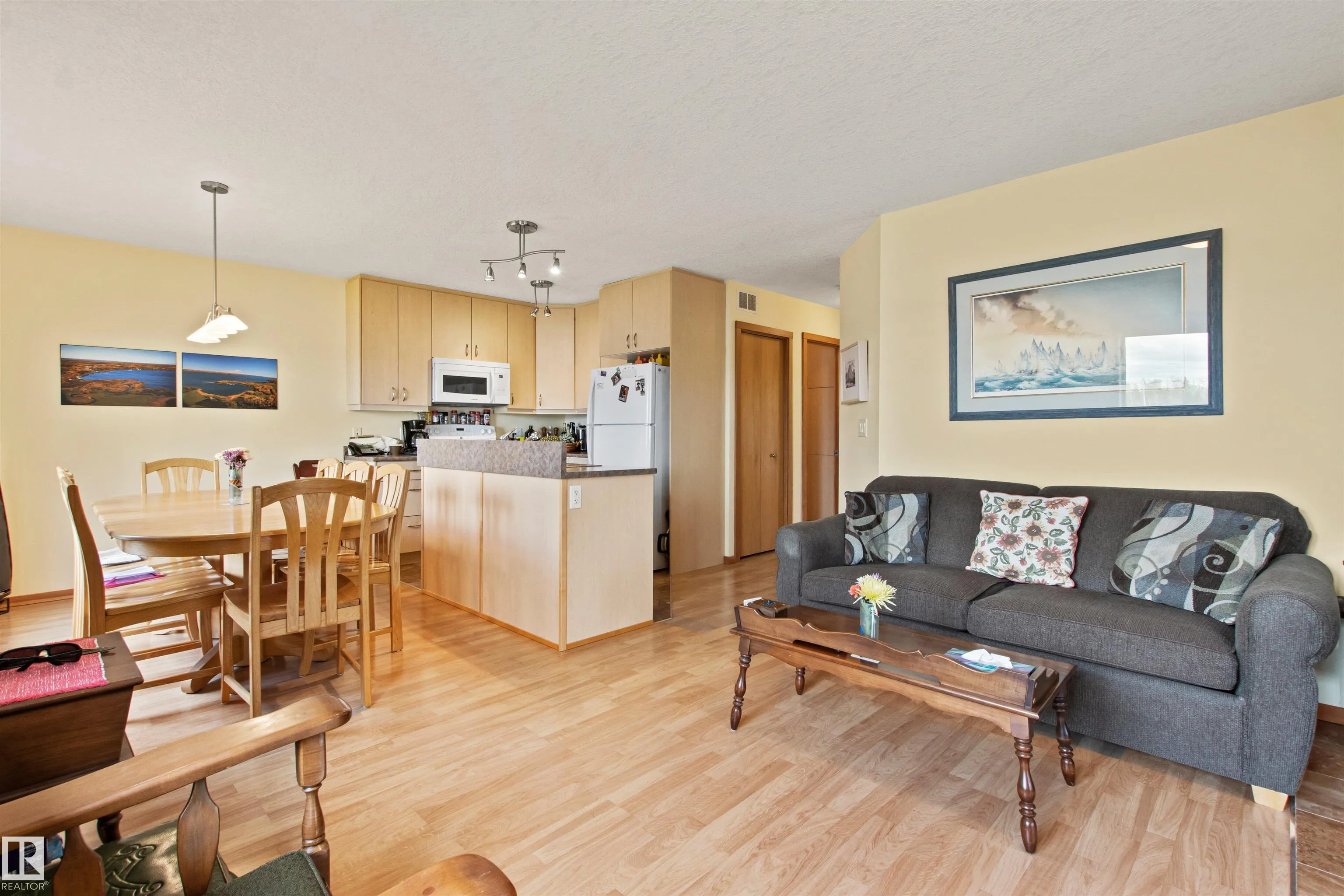 4 Sunshine Bay Road