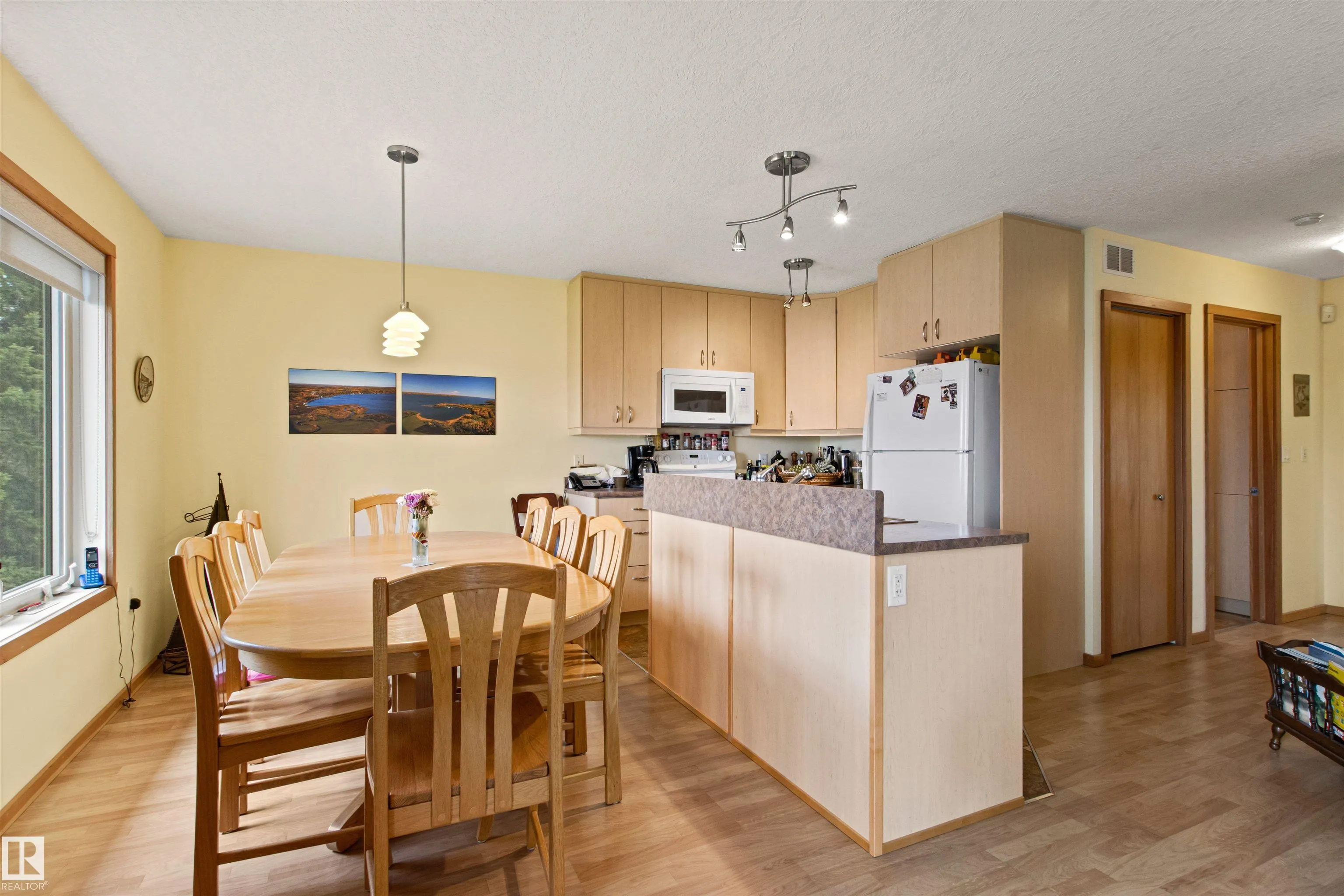 4 Sunshine Bay Road