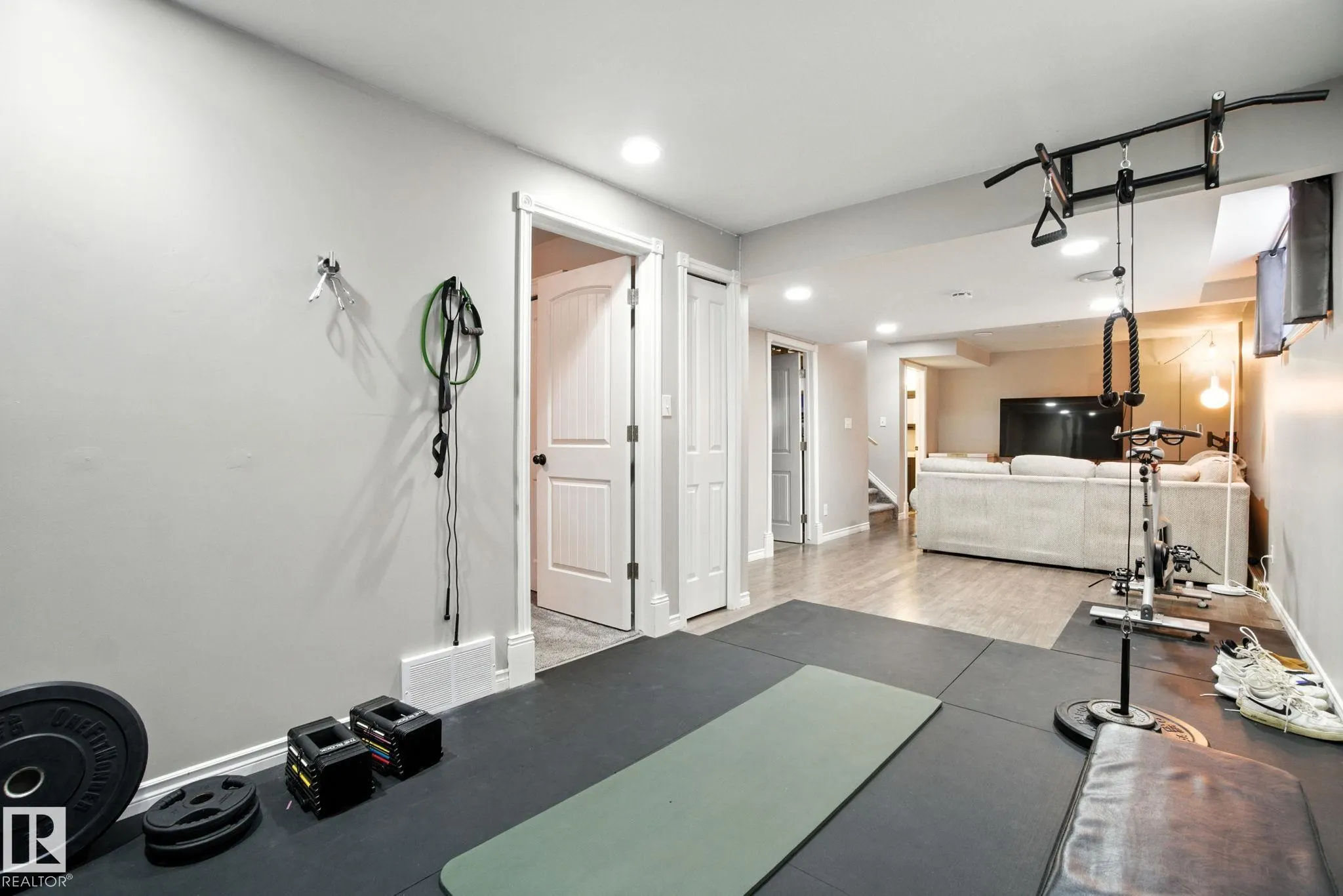 38 VAUGHN Avenue
