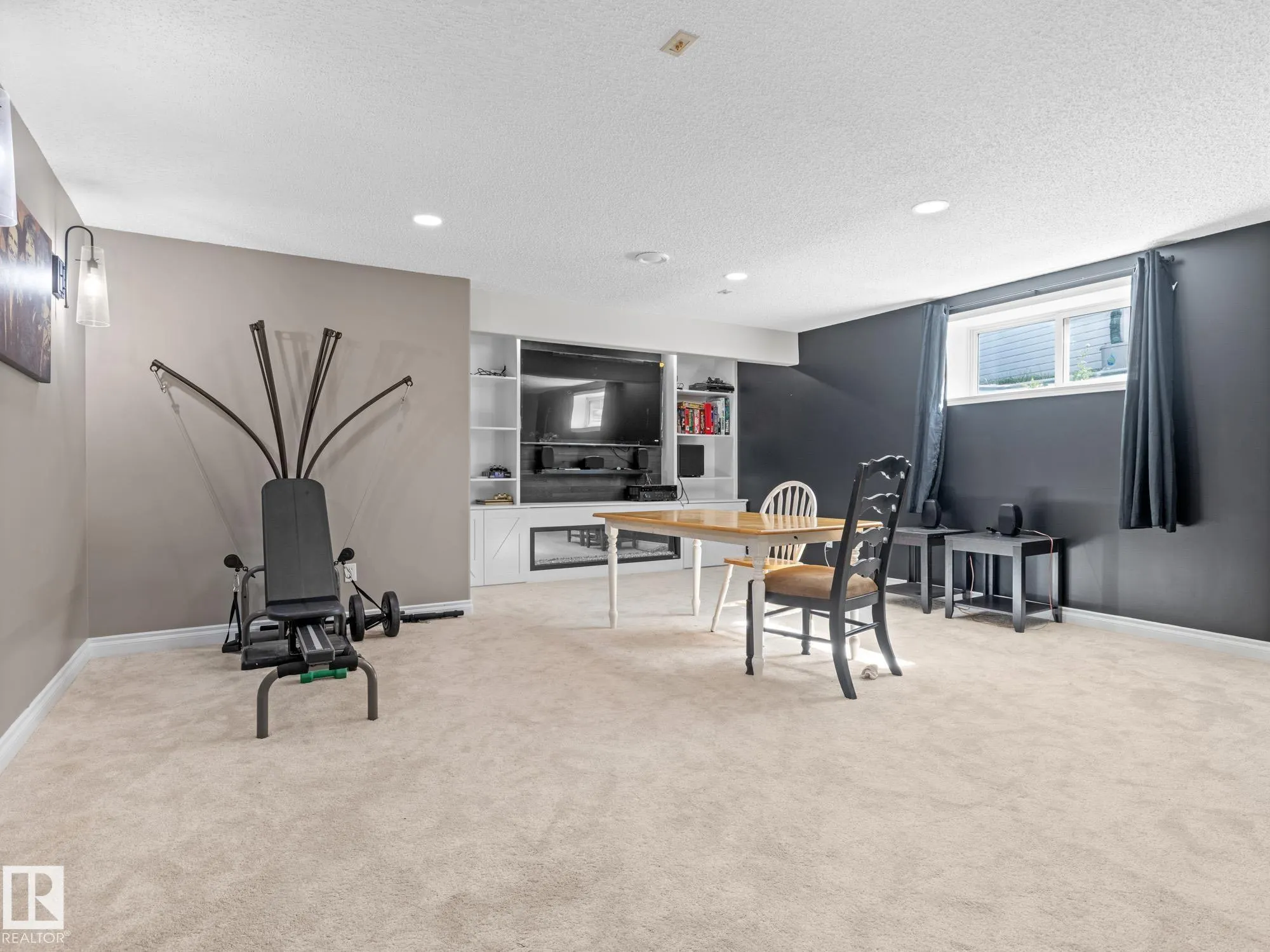 4 ROCHELLE Court