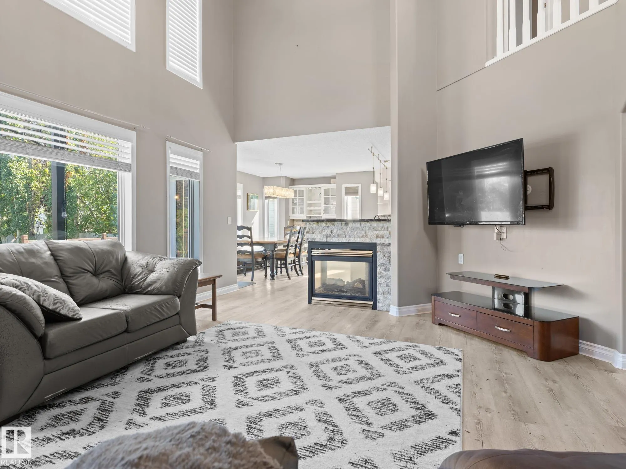 4 ROCHELLE Court