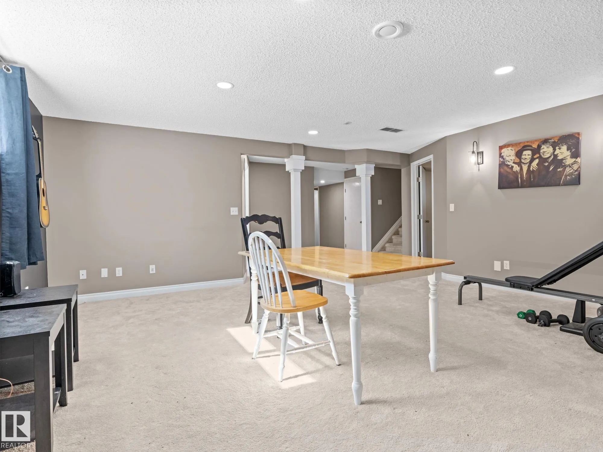 4 ROCHELLE Court