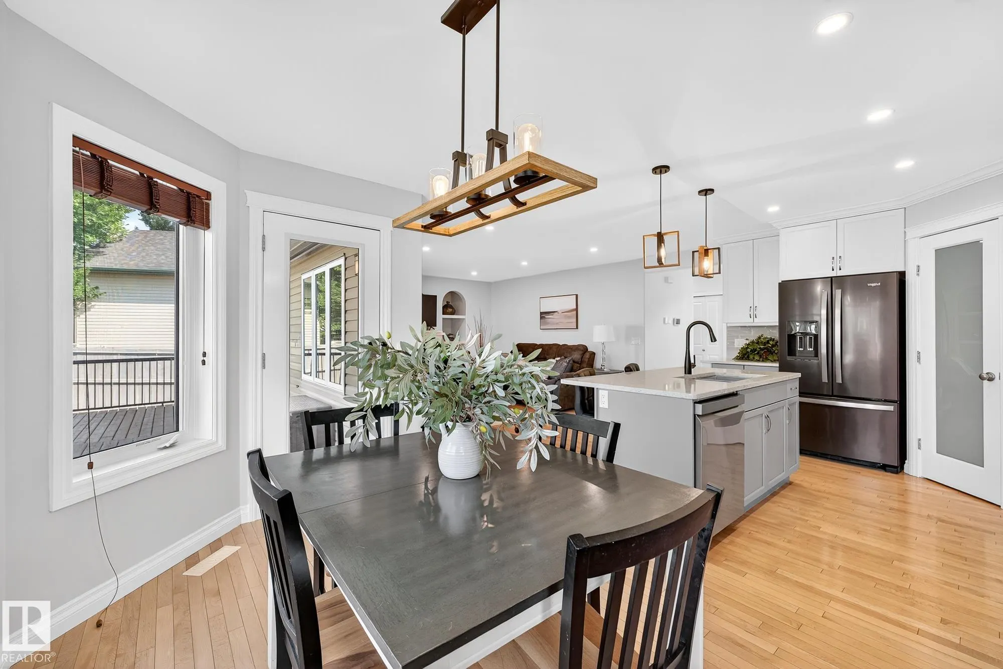 64 WILLOWBY Close