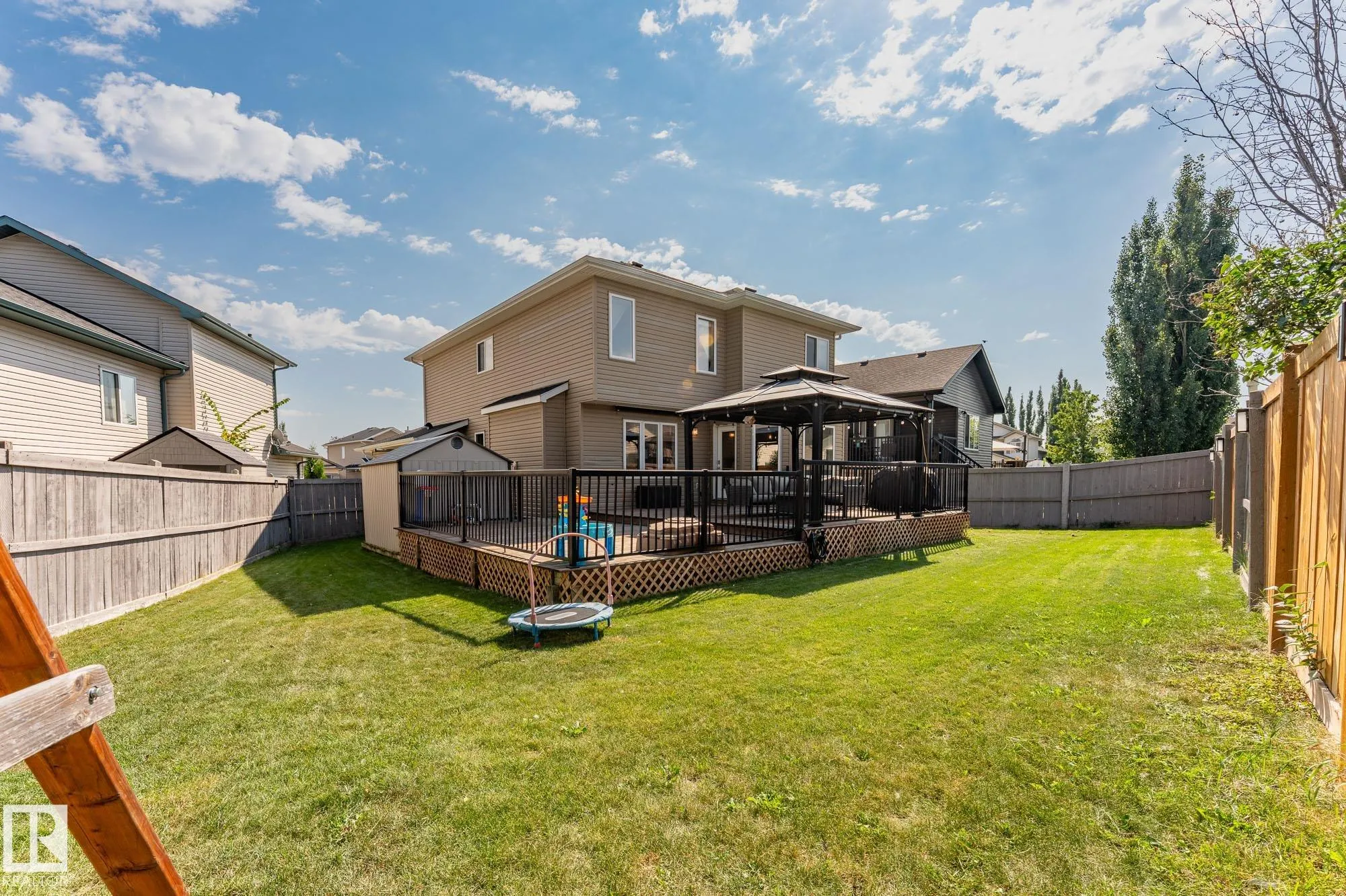 64 WILLOWBY Close