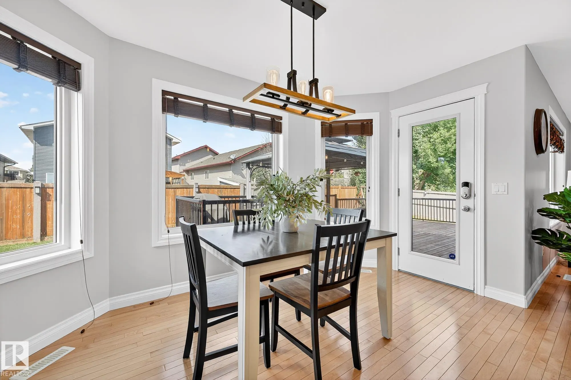 64 WILLOWBY Close