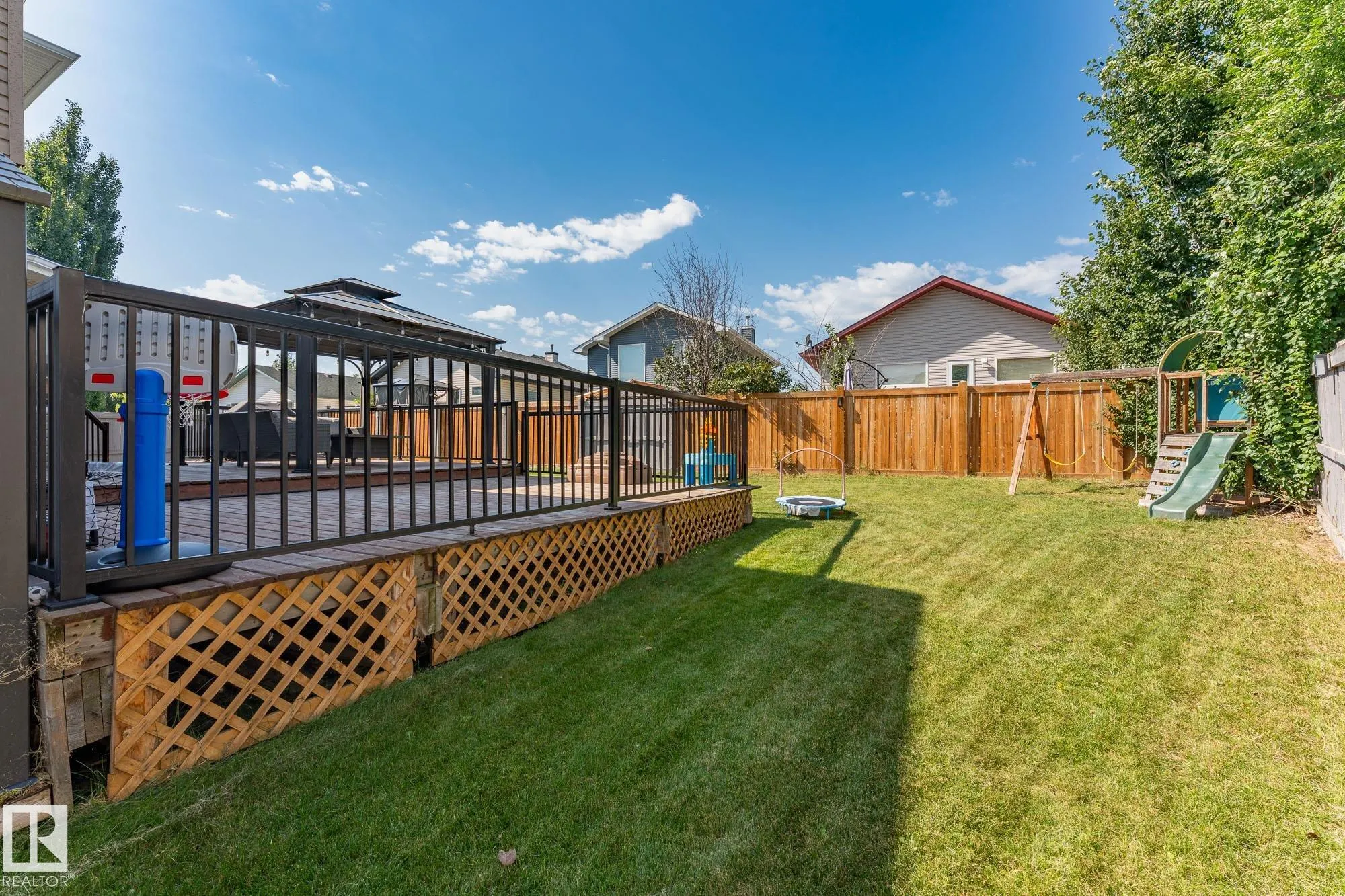 64 WILLOWBY Close