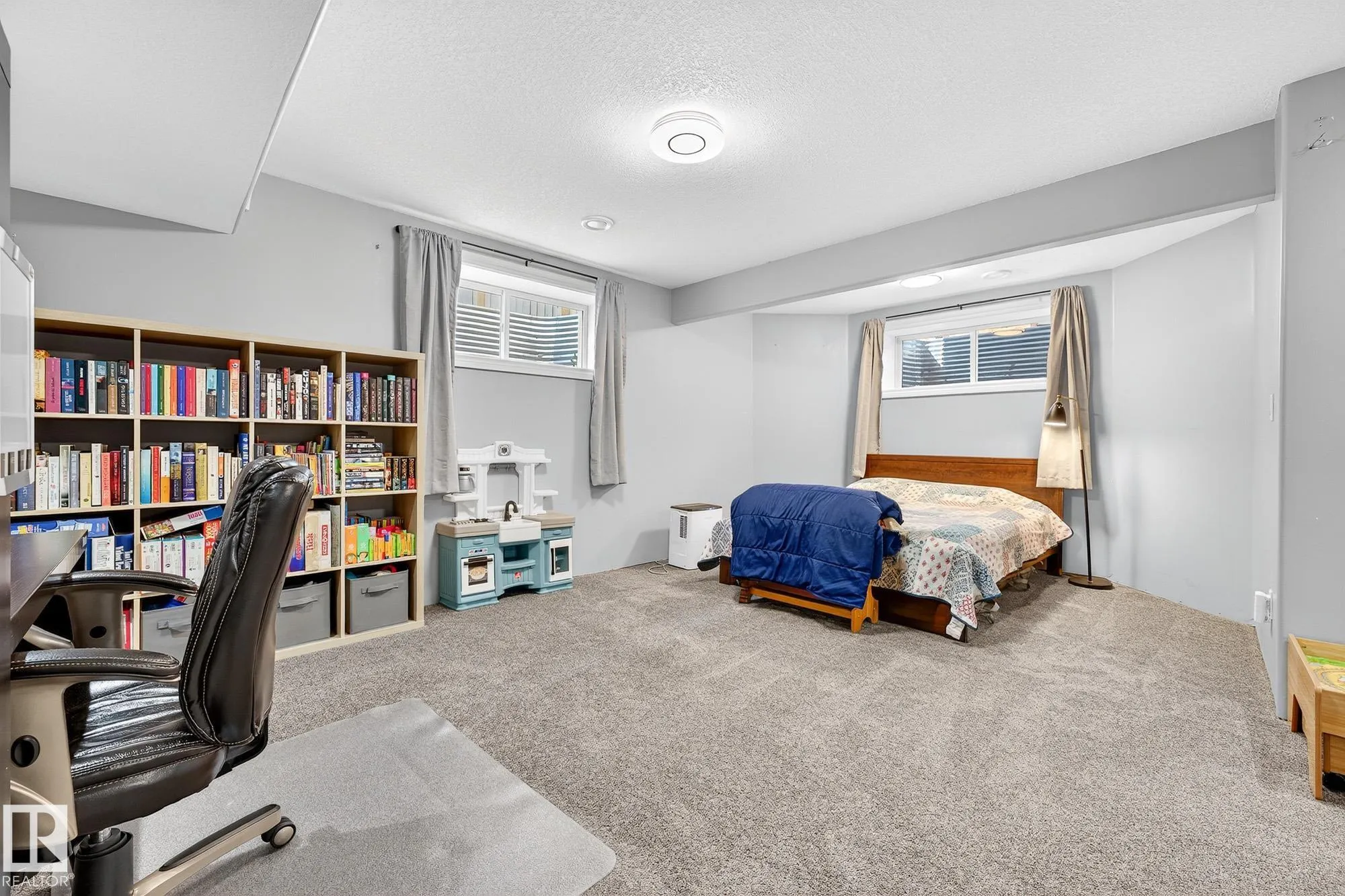 64 WILLOWBY Close
