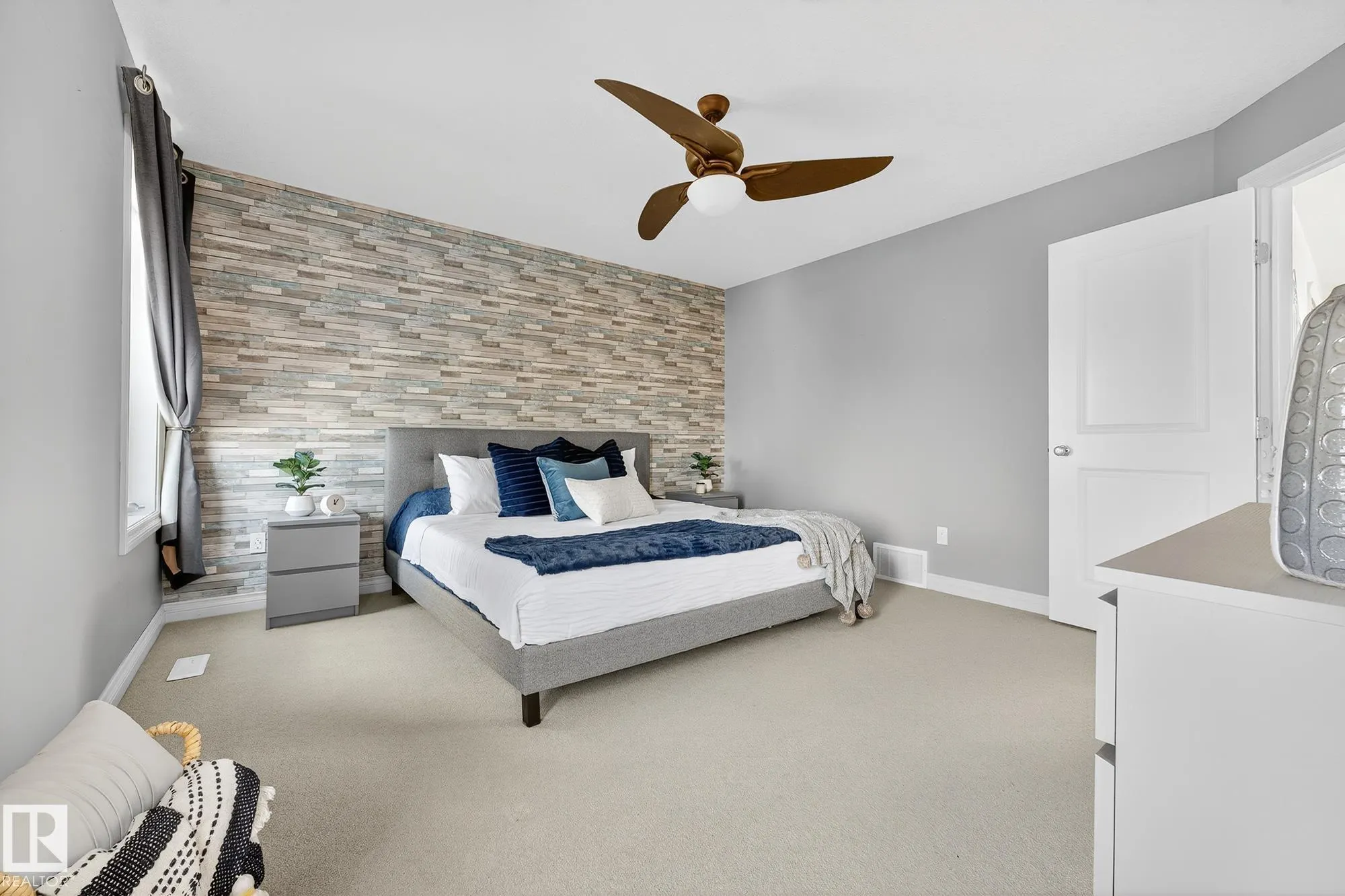 64 WILLOWBY Close