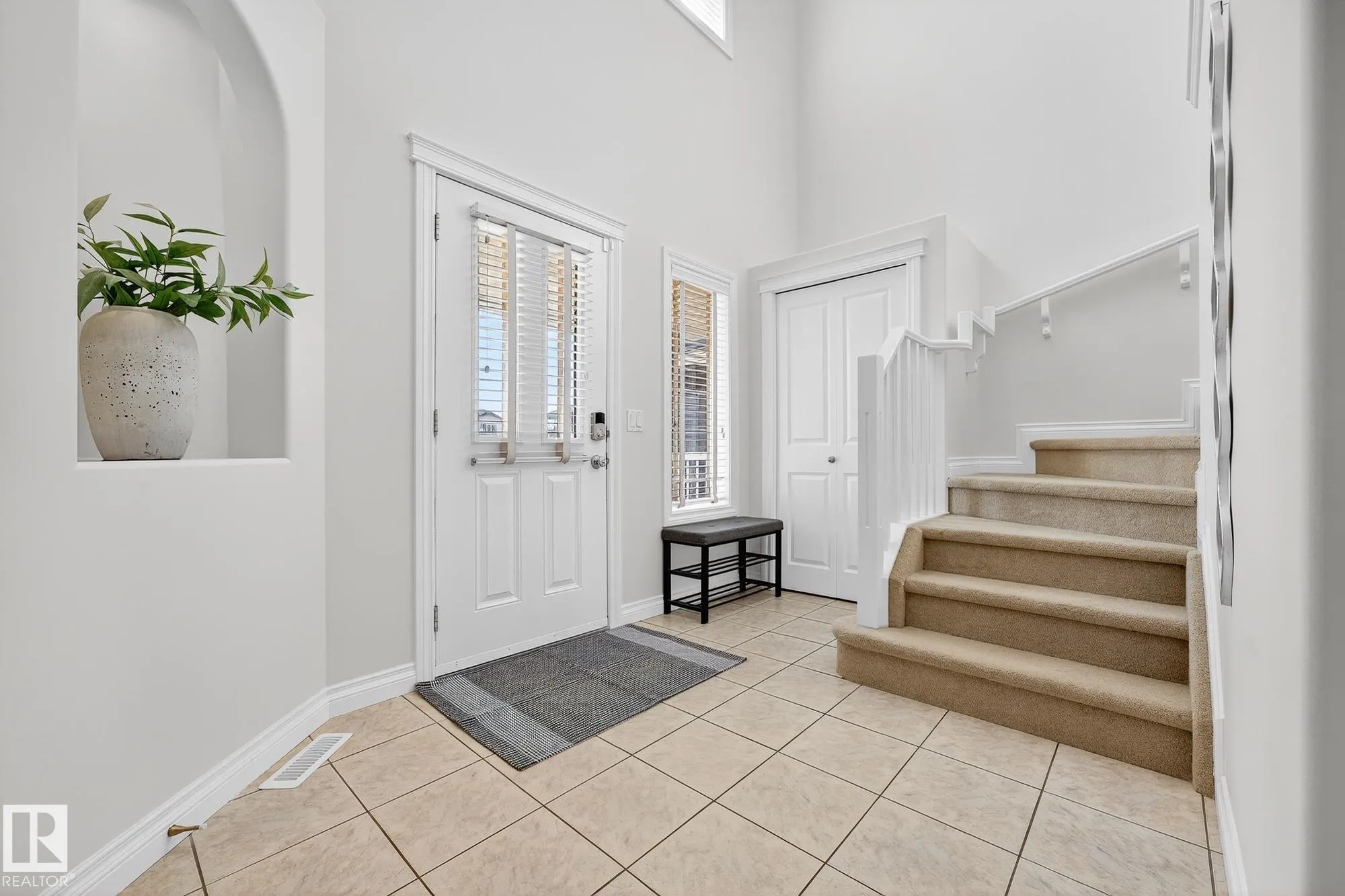 64 WILLOWBY Close