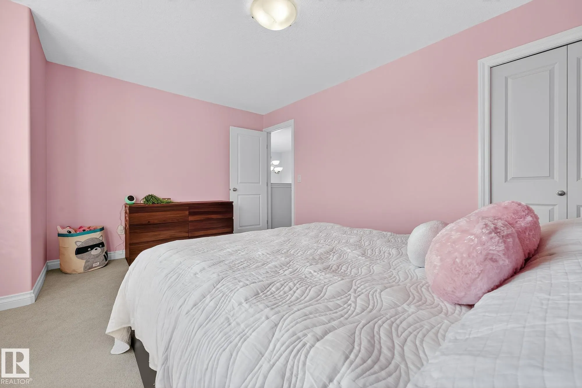 64 WILLOWBY Close