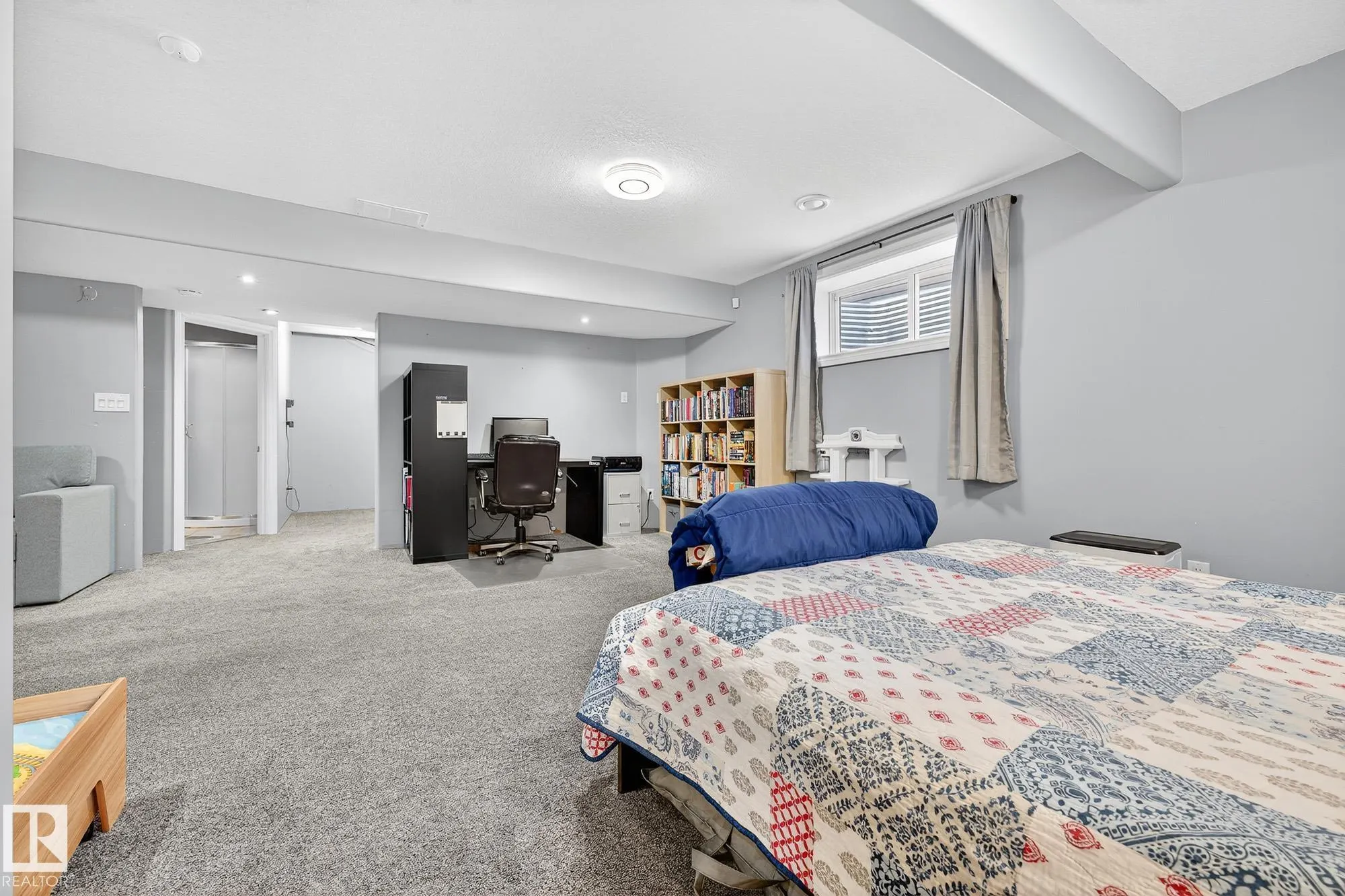 64 WILLOWBY Close