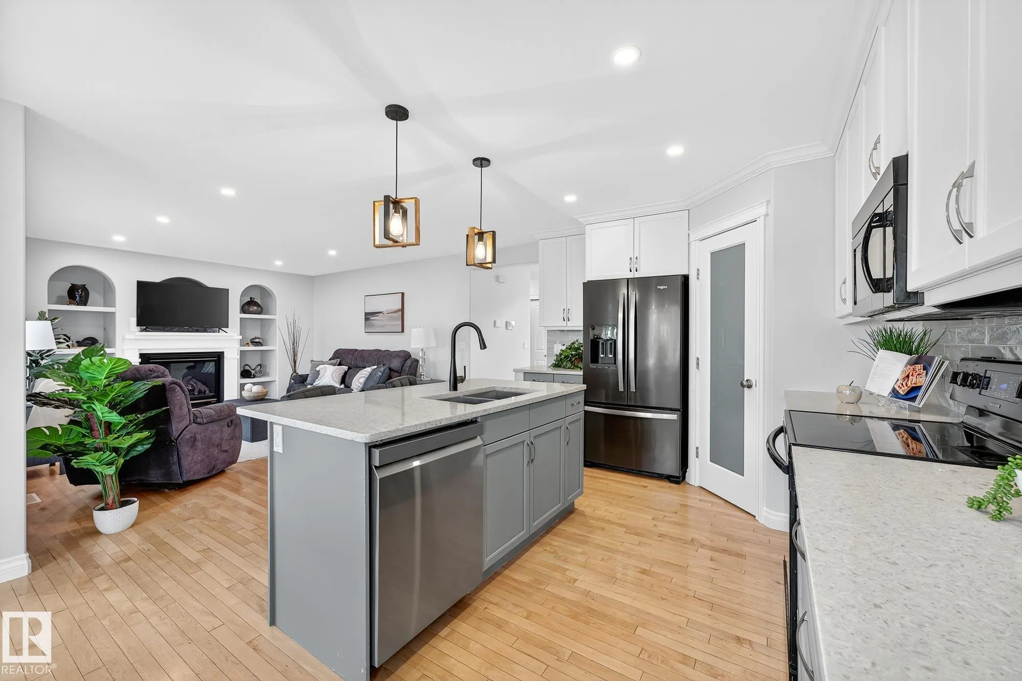 64 WILLOWBY Close